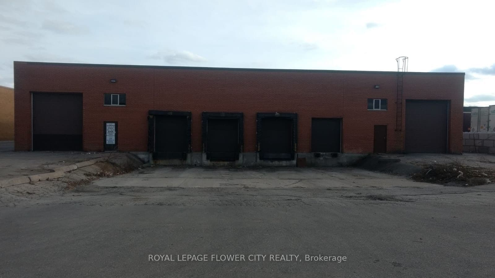Unit B 2395 Lucknow Drive photo 1