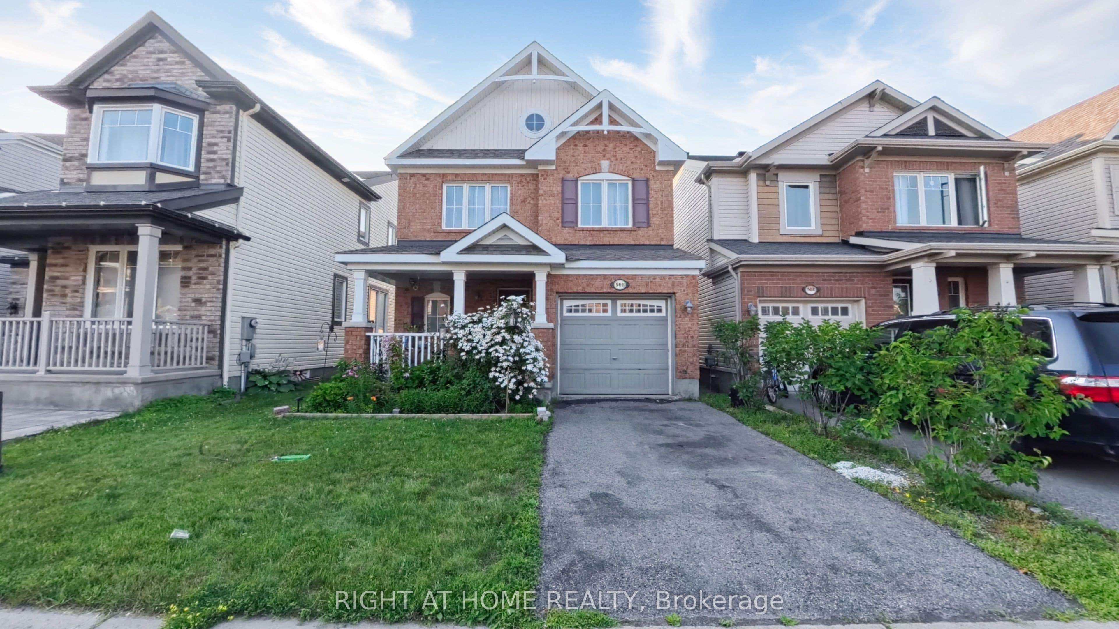 566 Dundonald Drive photo 1