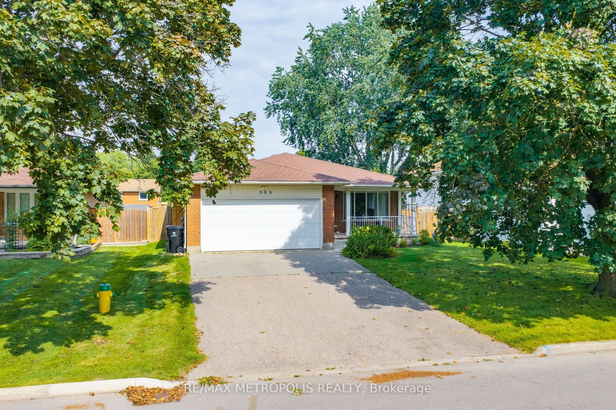 598 Black Oak Crescent photo 1