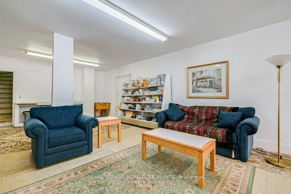 724 Vaughan Road photo 1
