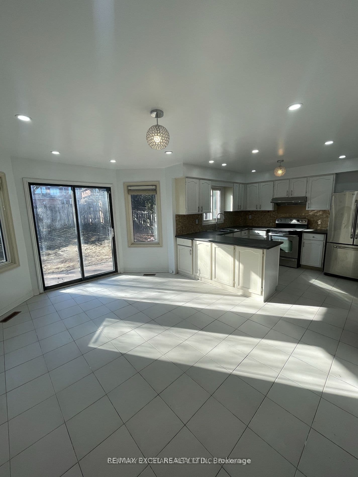 Unit Main 60 Normandy Crescent photo 1