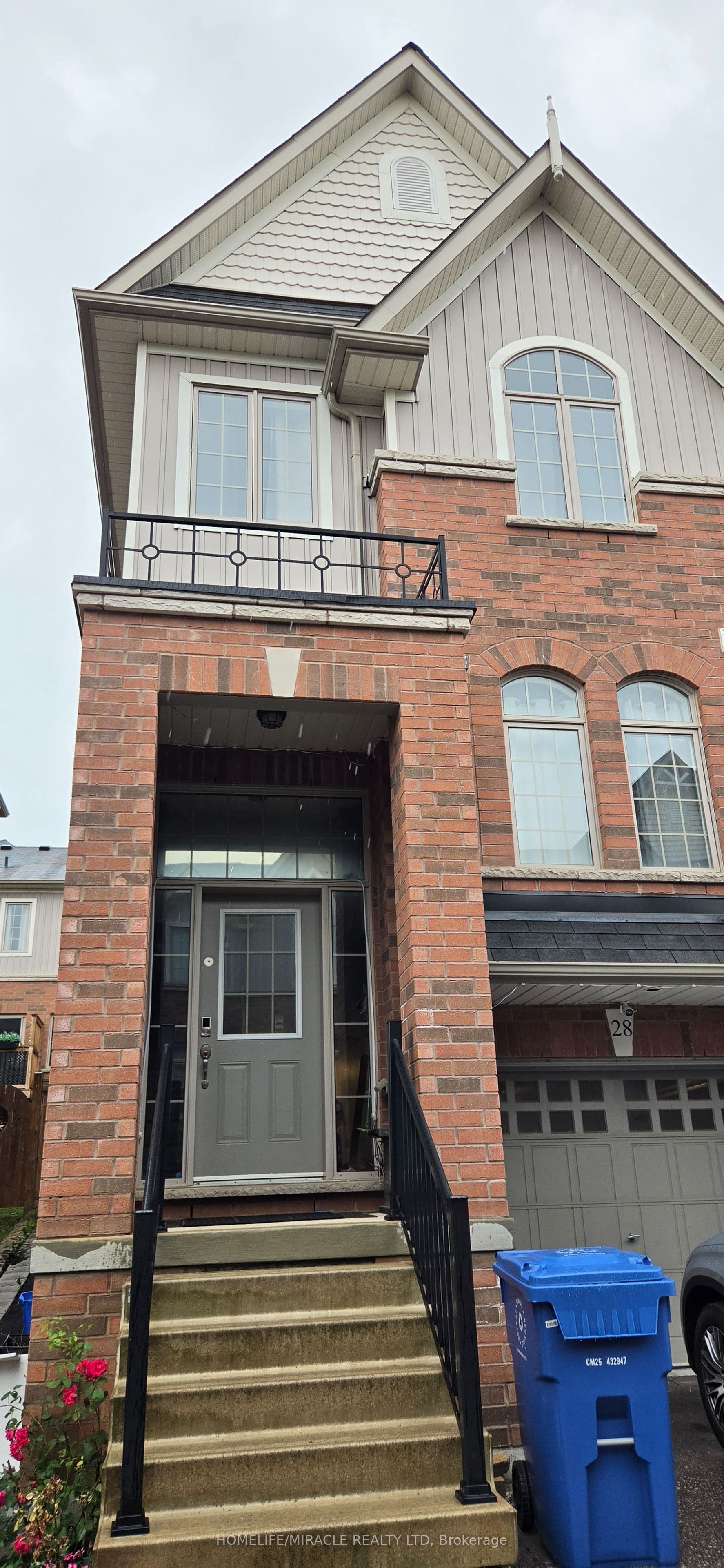 Unit 28 60 First Street photo 1