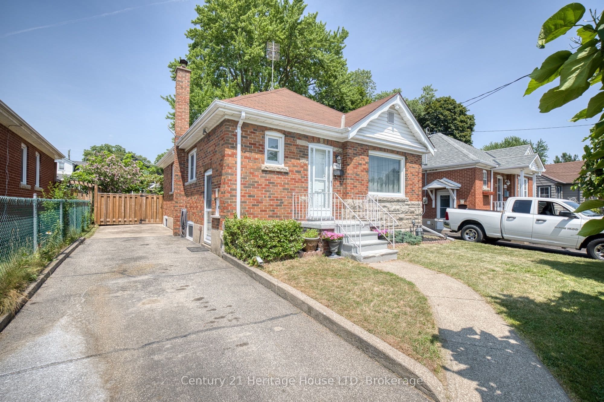 6477 Barker Street photo 1