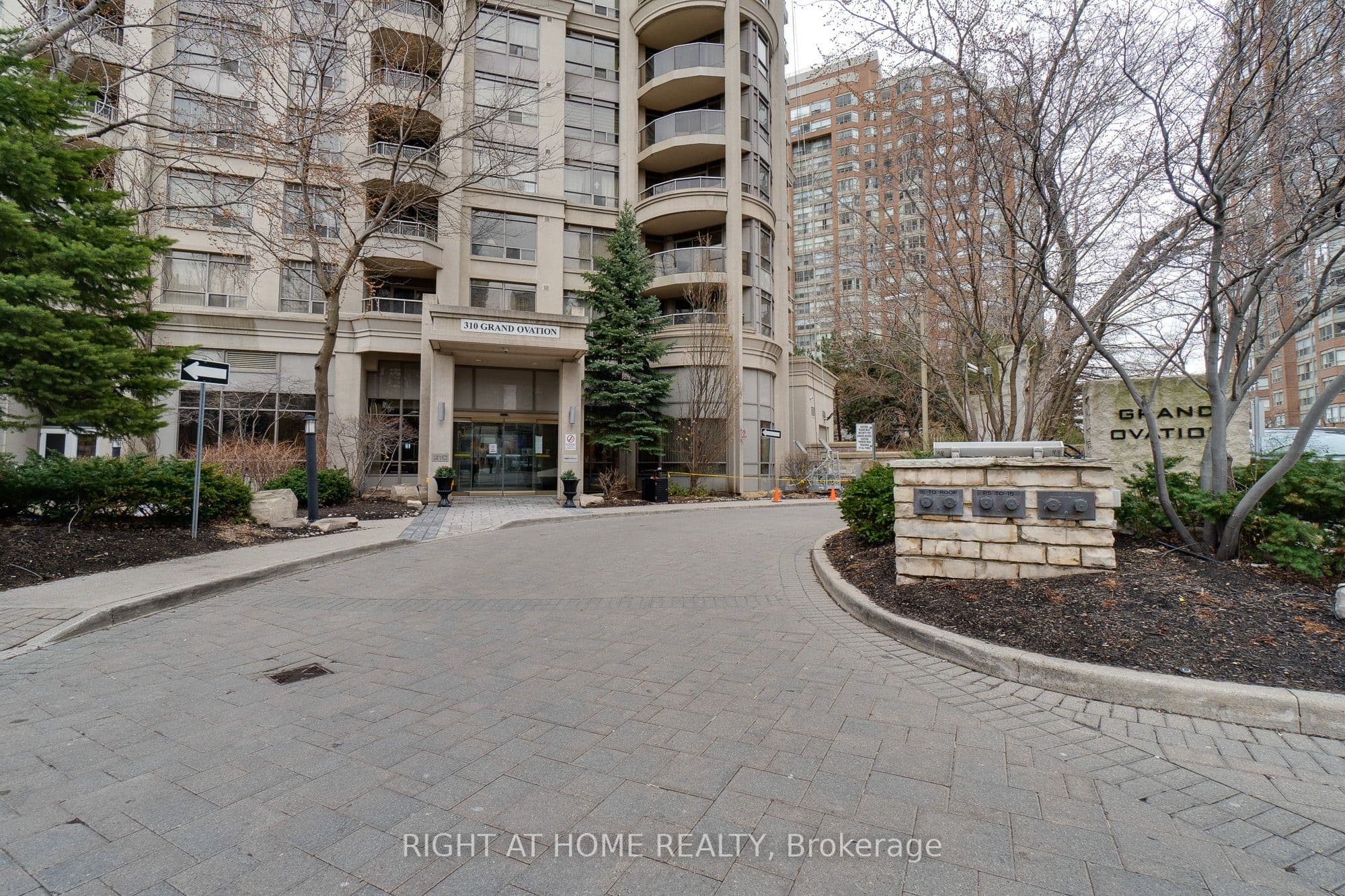 Unit 1713 310 Burnhamthorpe Road photo 1