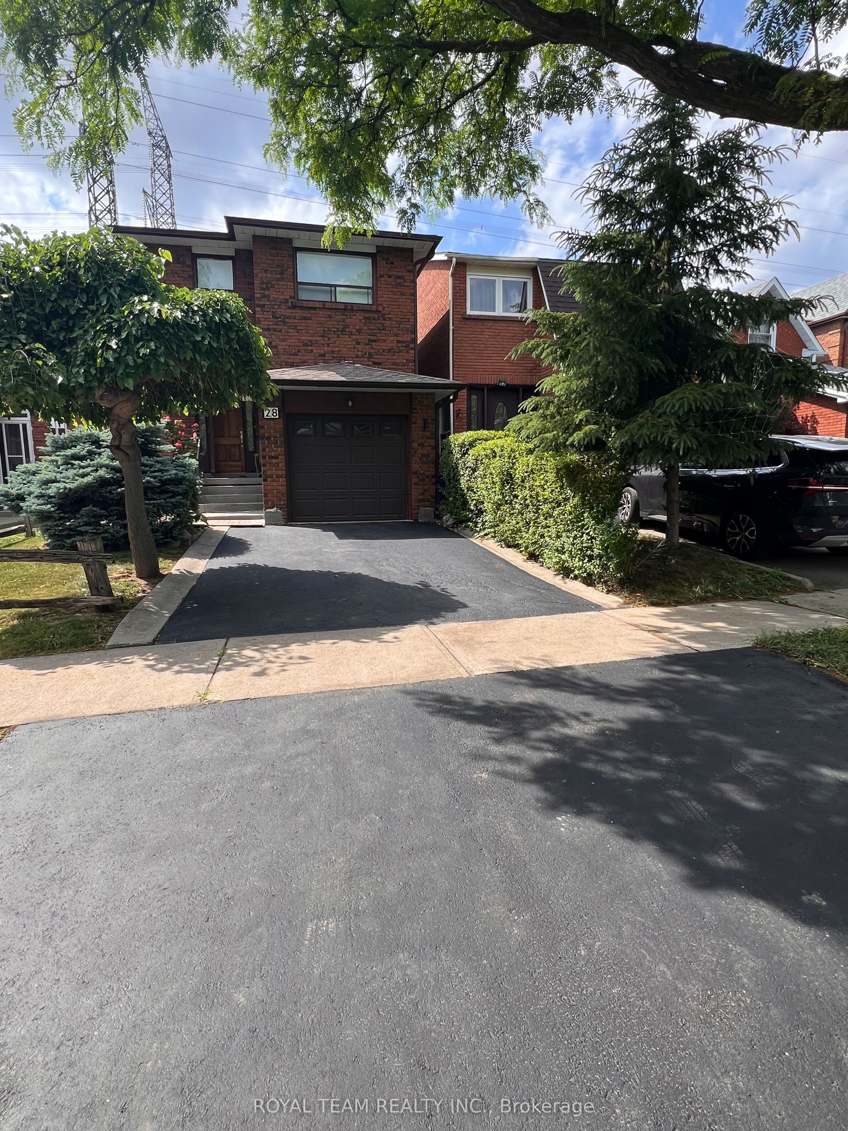 28 Oakmount Crescent photo 1