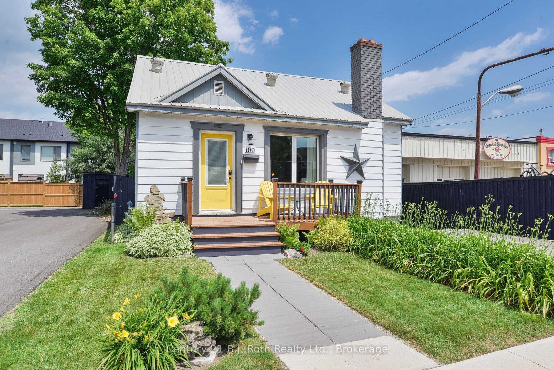 100 Laclie Street photo 1