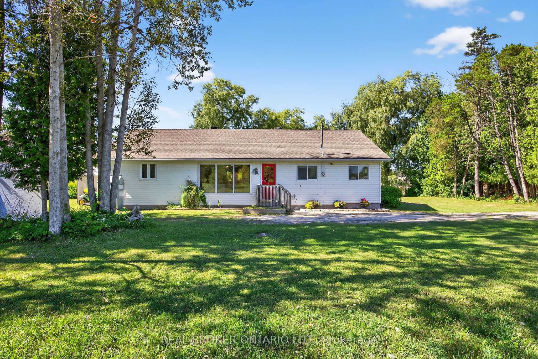 2174 Atkinson Road photo 1