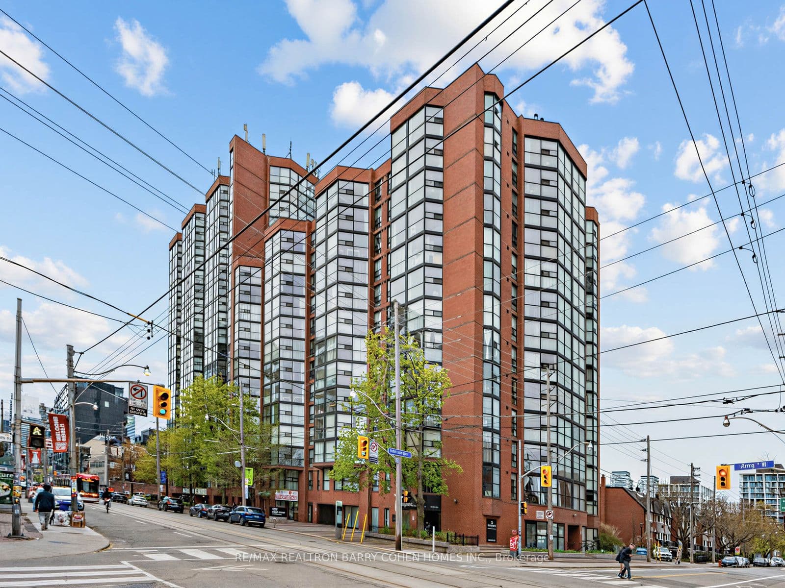 Unit 303 725 King Street photo 1