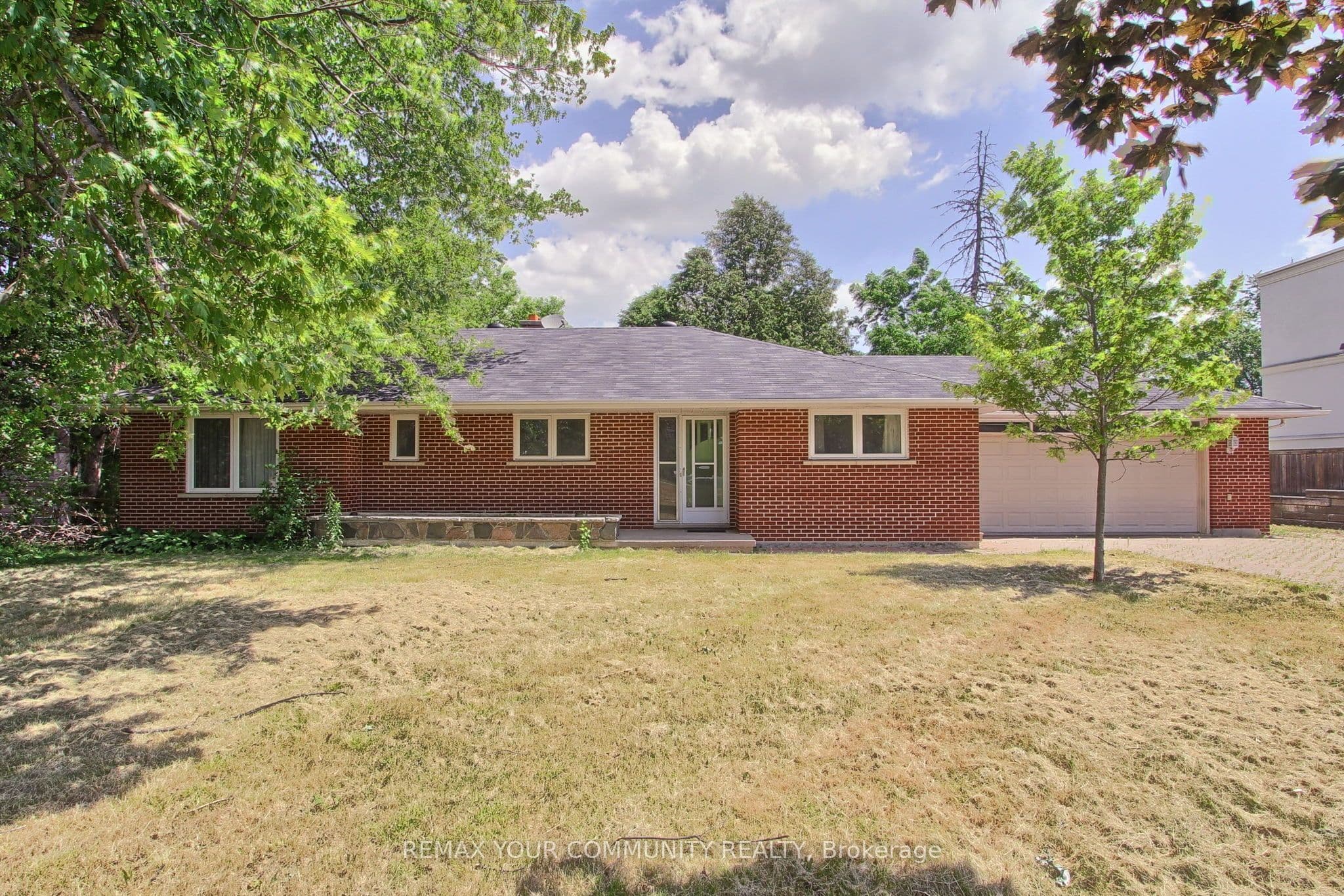 9947 Woodbine Avenue photo 1