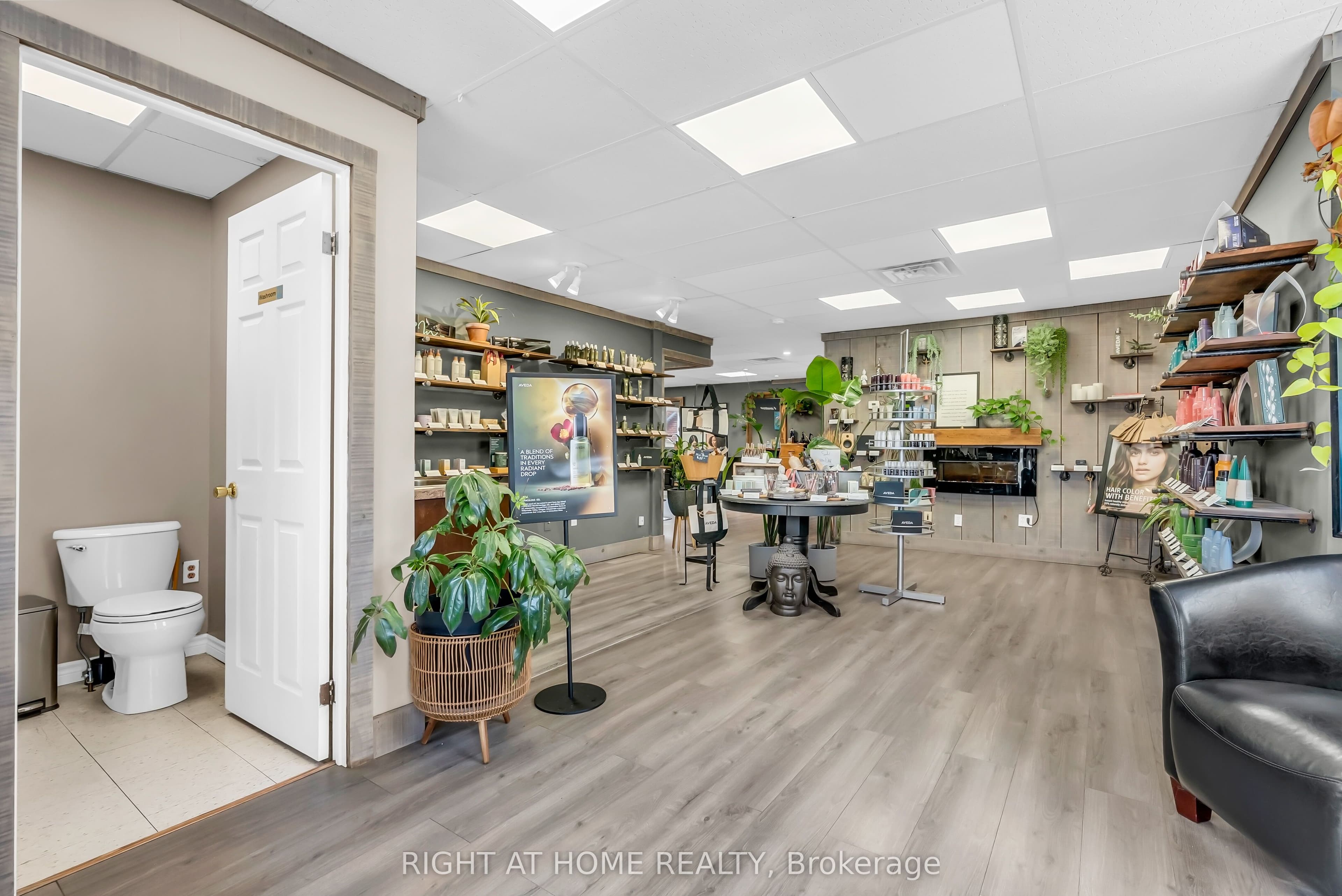 Unit 101 32 Matchedash Street photo 1