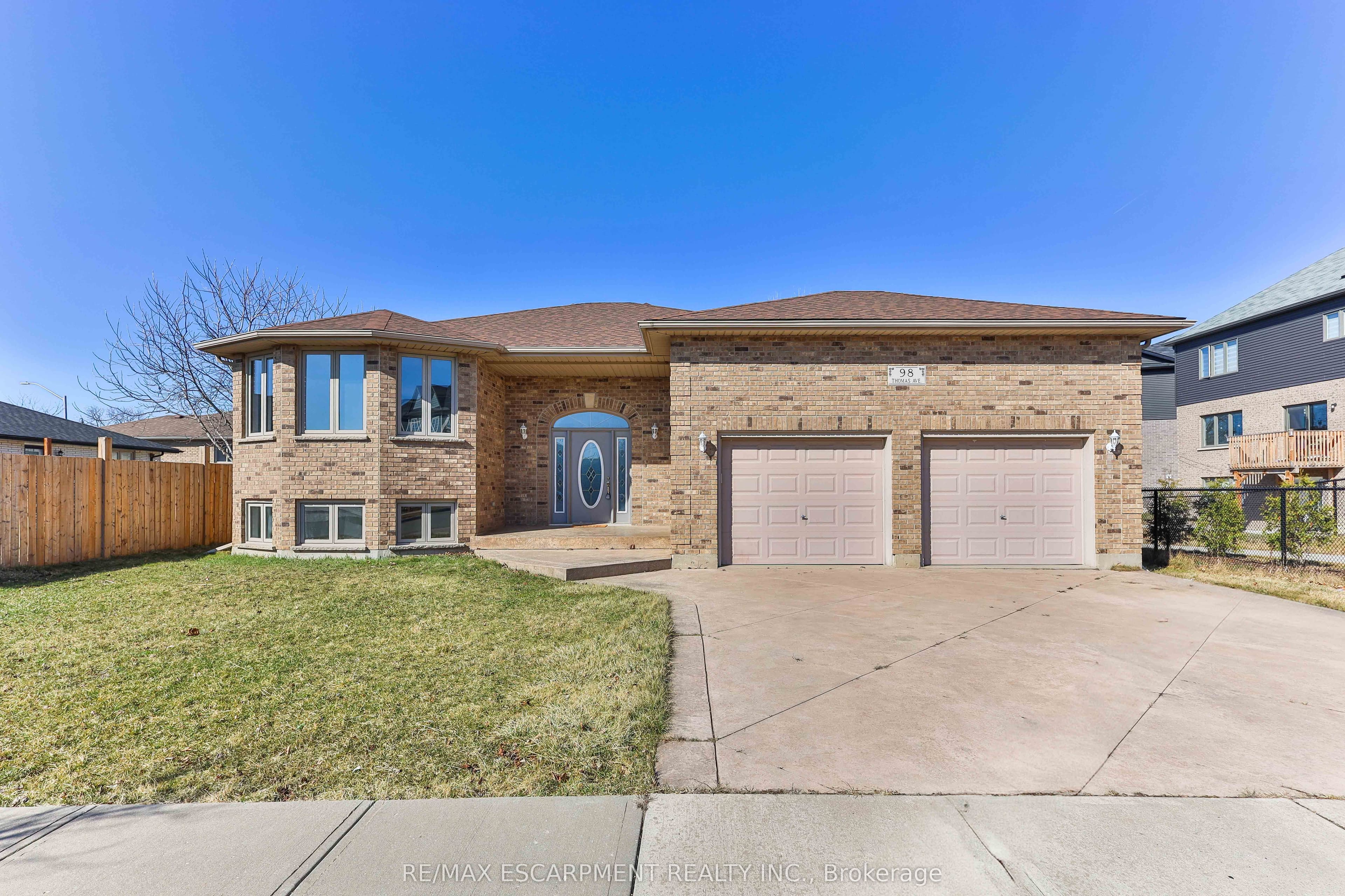98 THOMAS Avenue photo 1