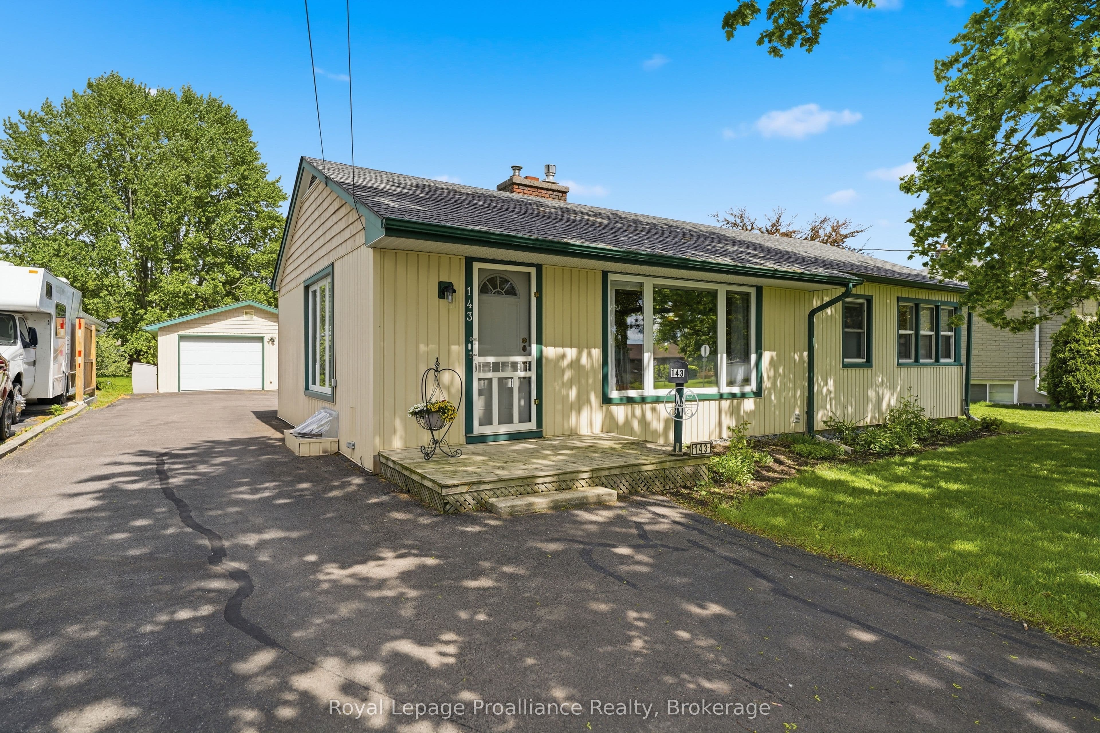 143 Avondale Road photo 1