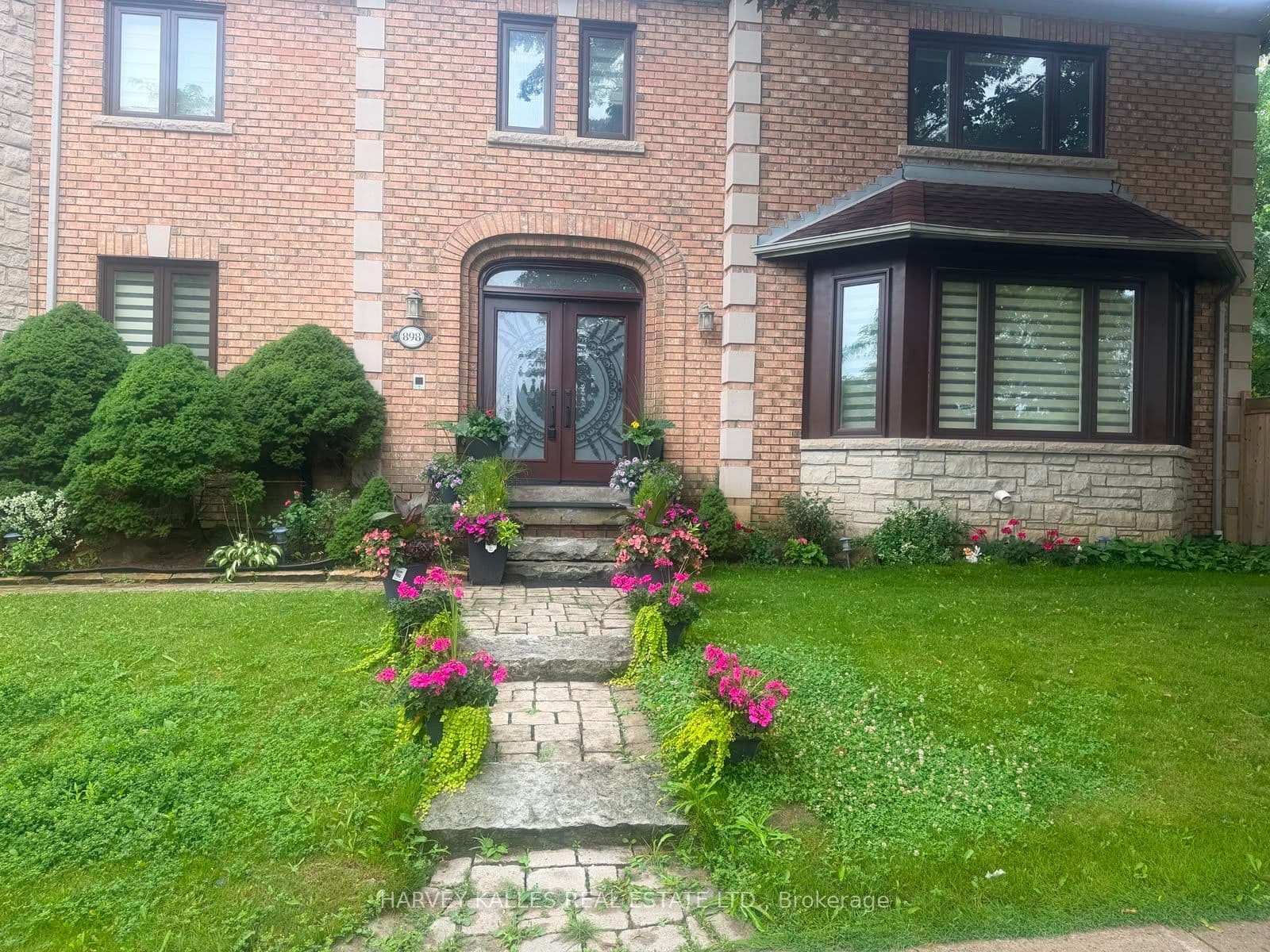 898 Stonehaven Avenue photo 1