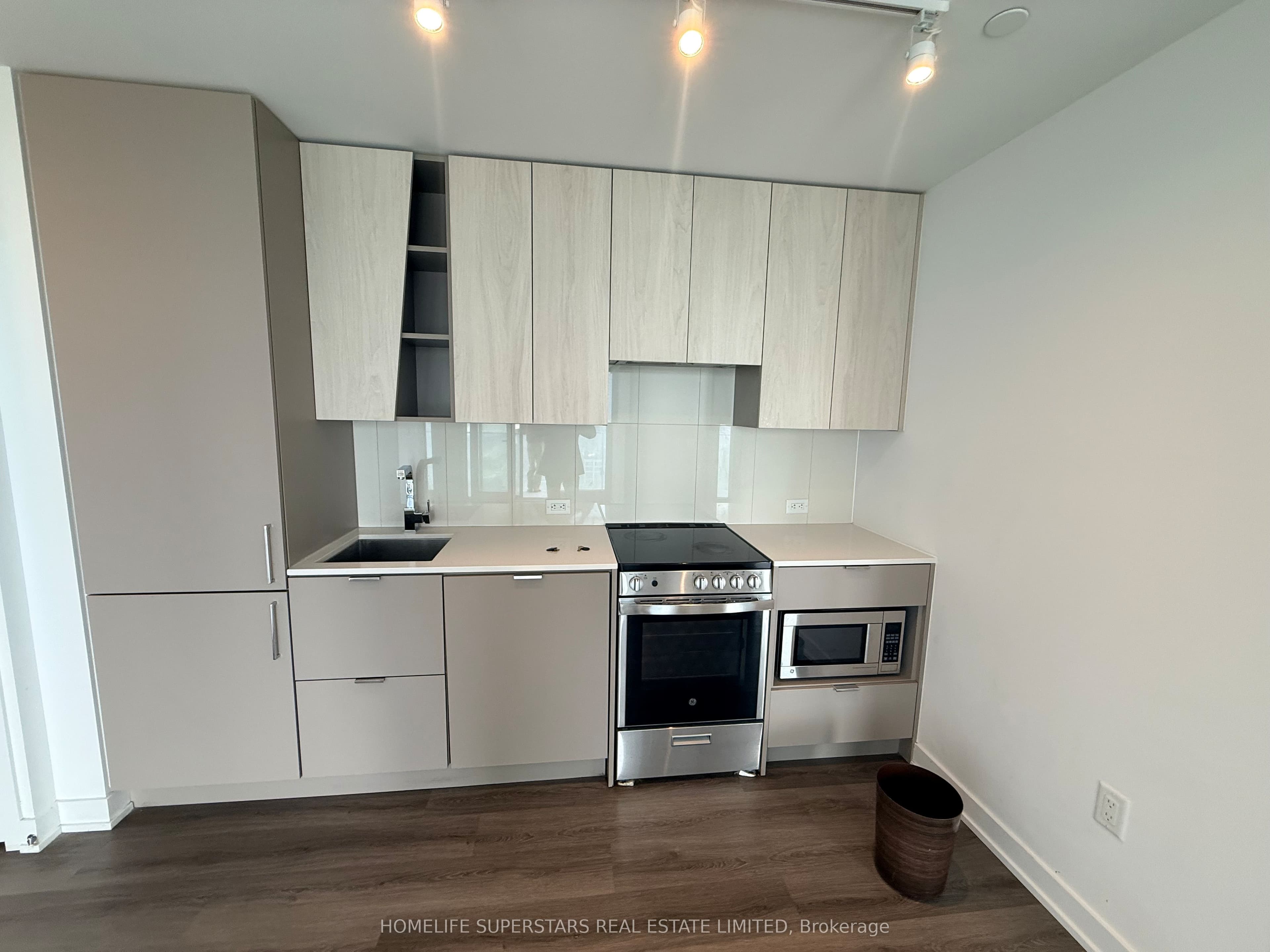 Unit 1401 3883 Quartz Road photo 1