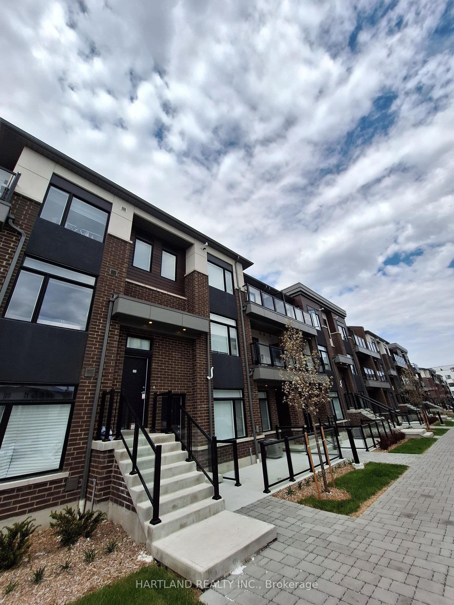 Unit 902 1695 Dersan Street photo 1