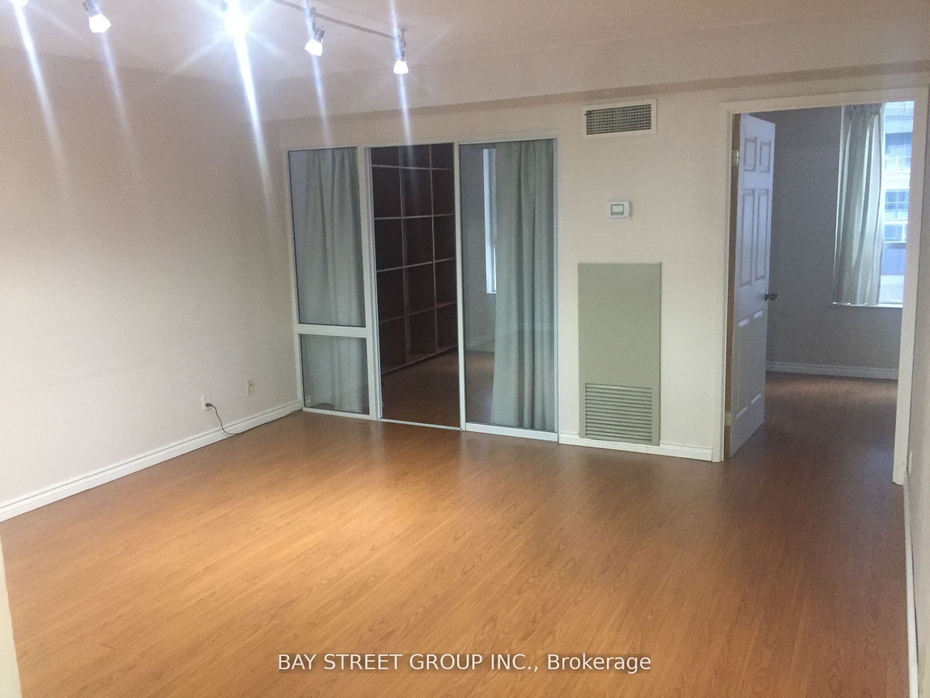 Unit 414 711 Bay Street photo 1