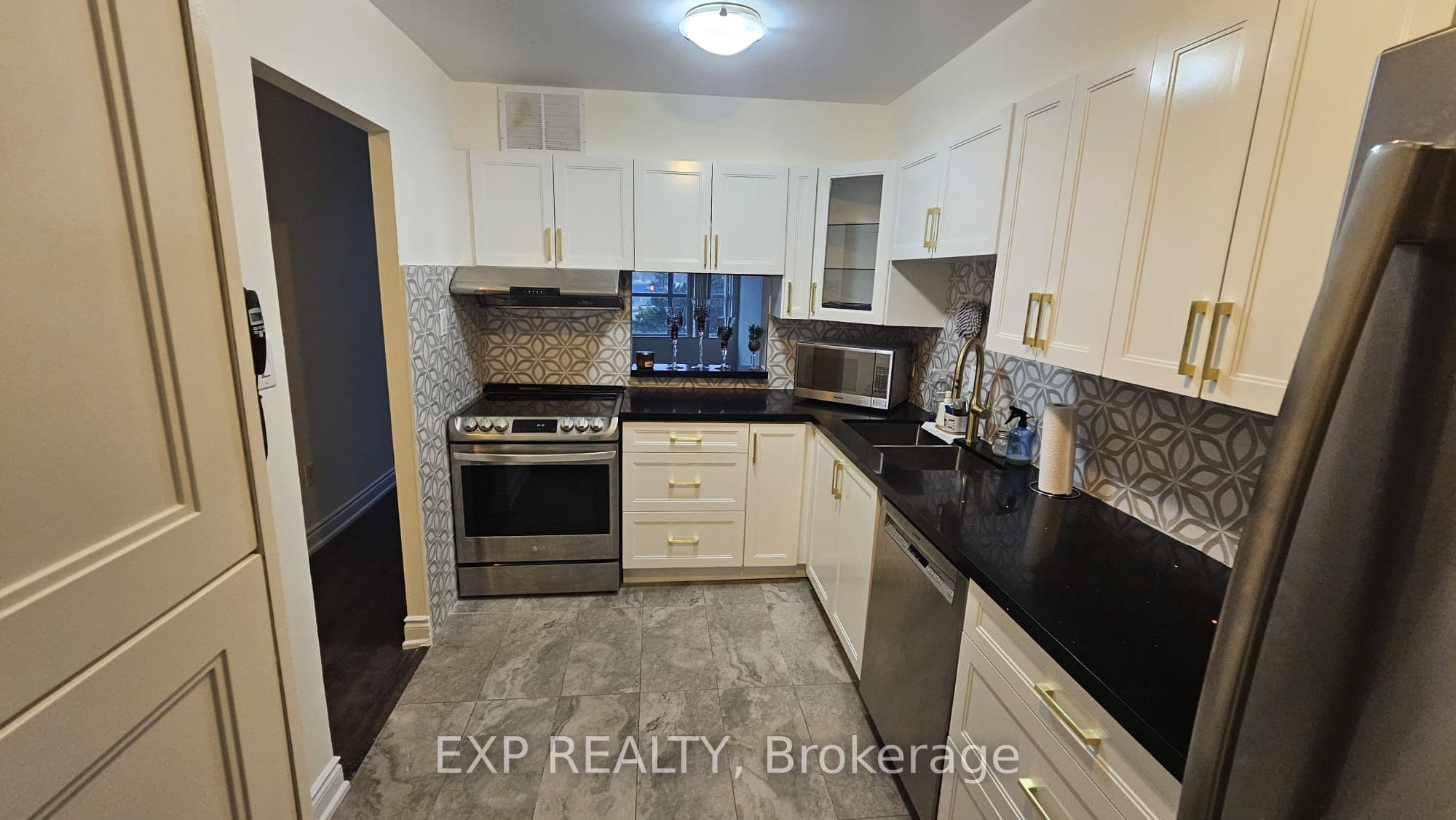 Unit 407 2365 Kennedy Road photo 1
