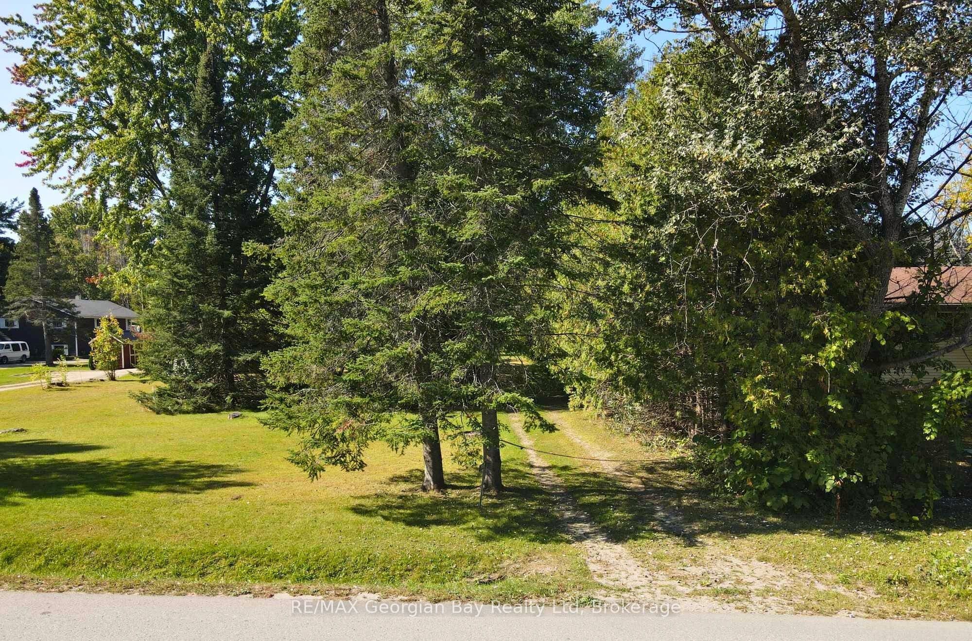 1968 Rosemount Road photo 1