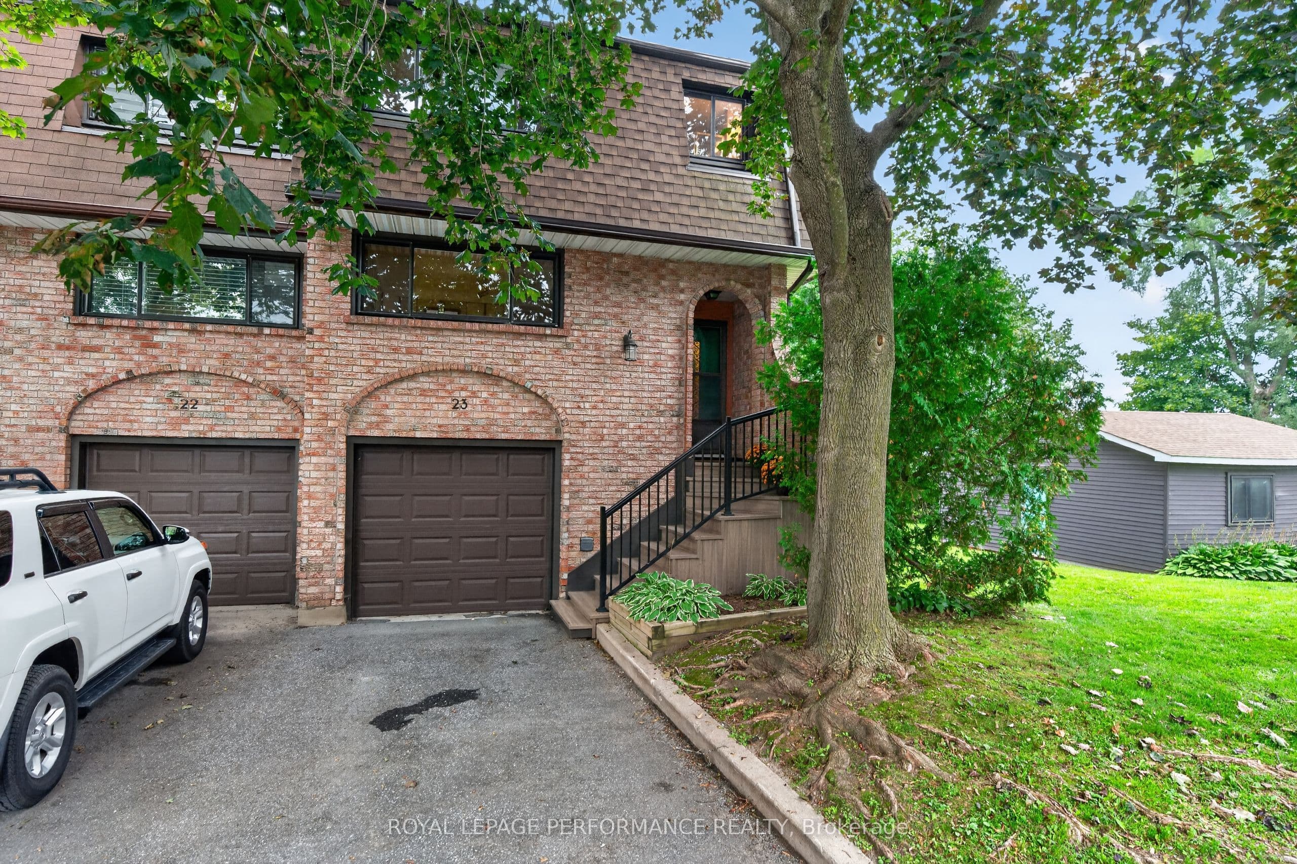 Unit 23 2 Bertona Street photo 1