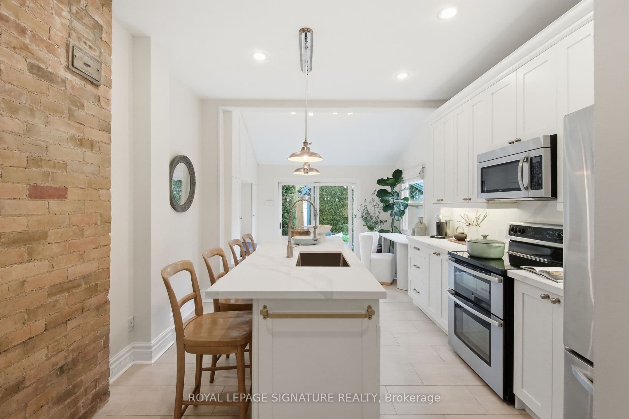 170 Broadview Avenue photo 1