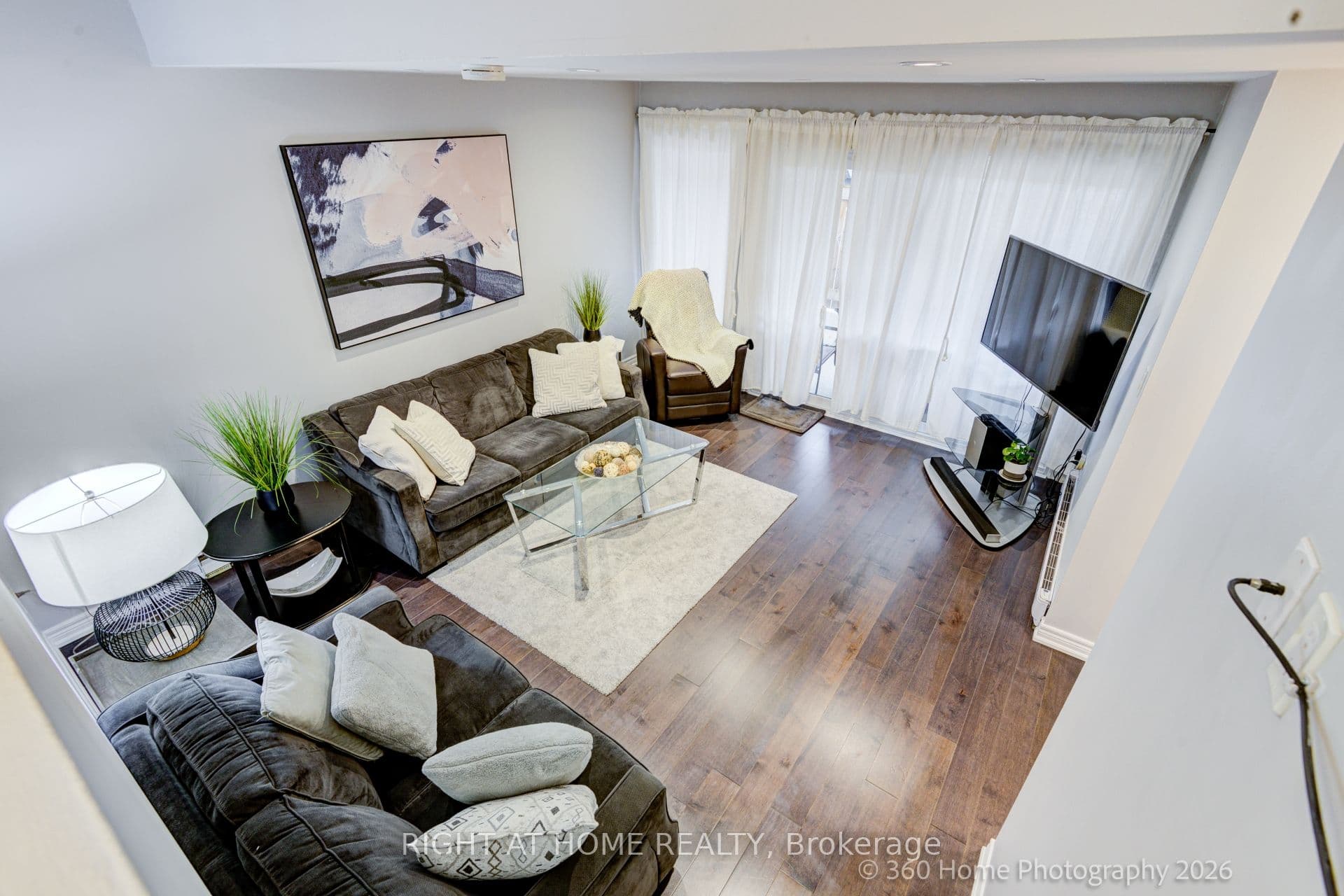 Unit 80 221 Milestone Crescent photo 1