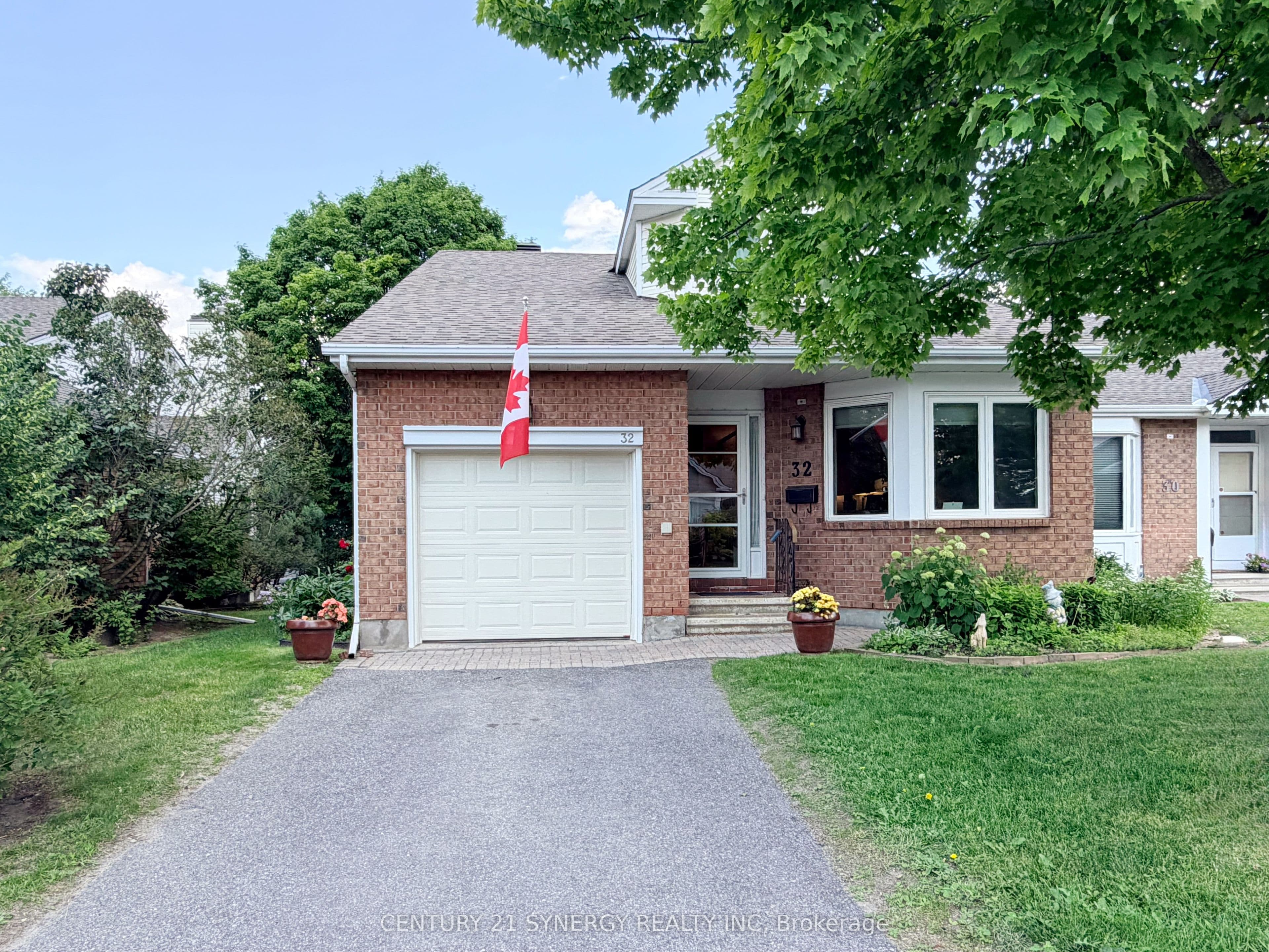 Unit 16 32 Innesbrook Court photo 1