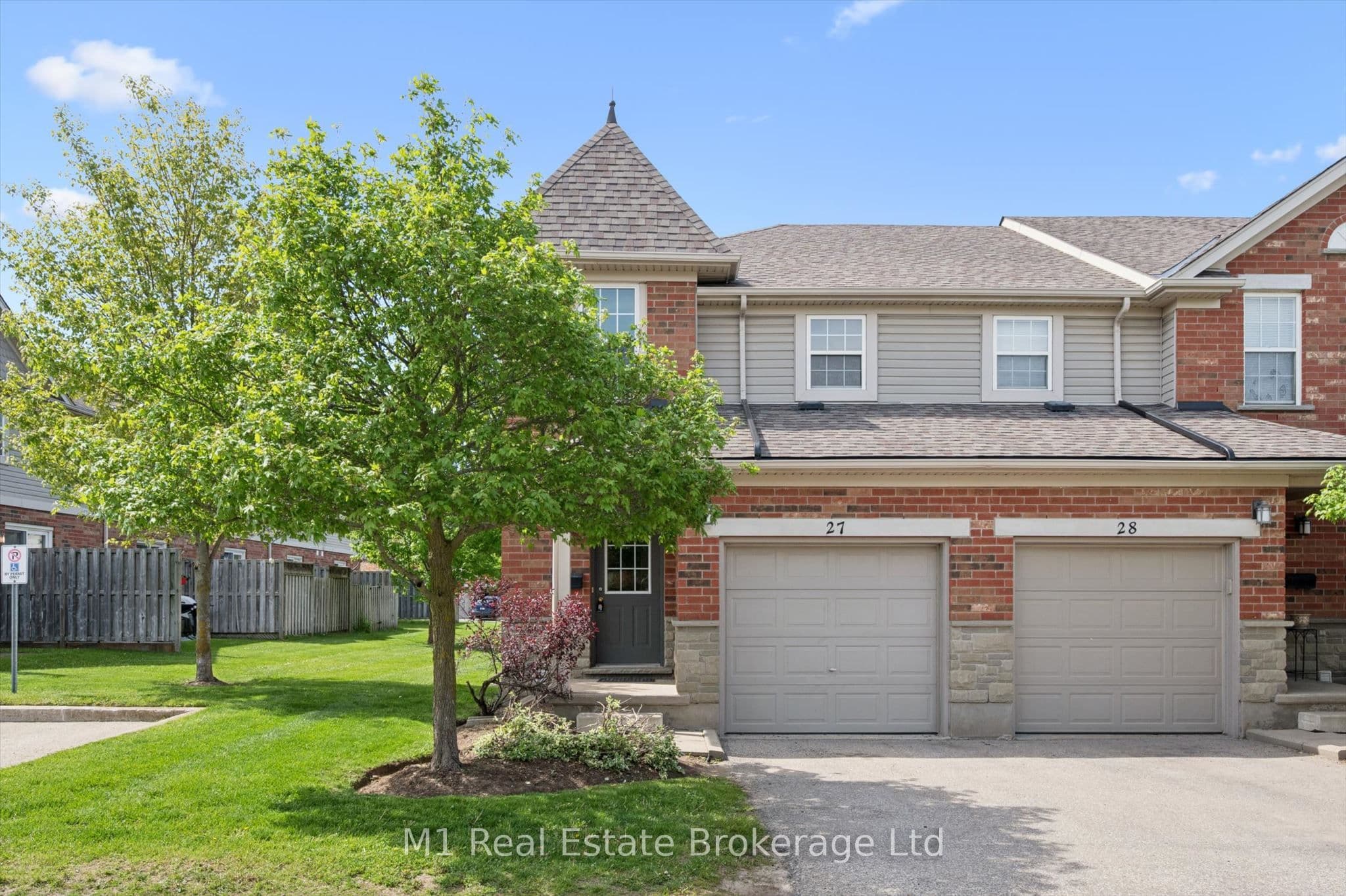 Unit 27 124 Gosling Gardens photo 1