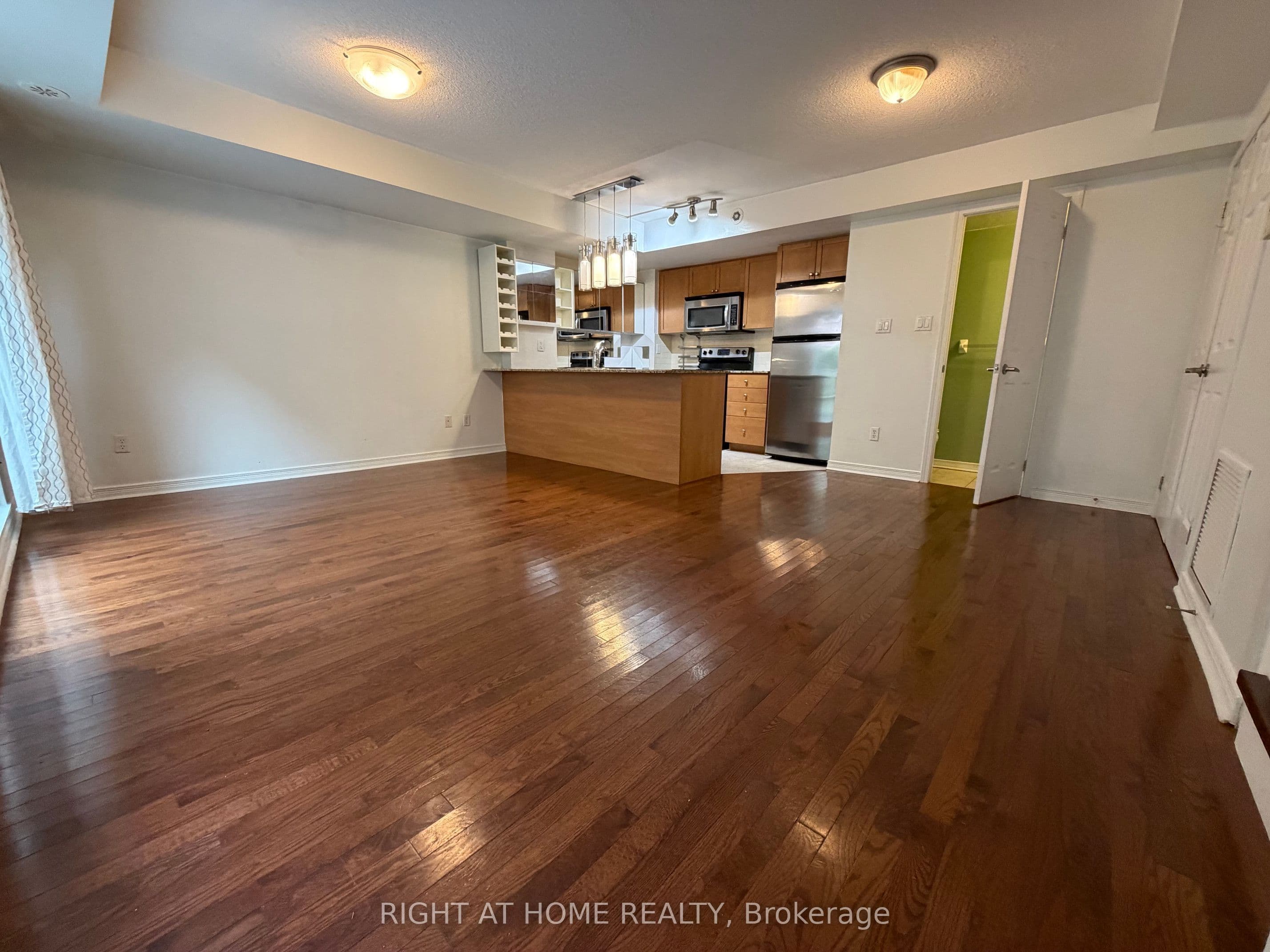 Unit 126 11 Ruttan Street photo 1