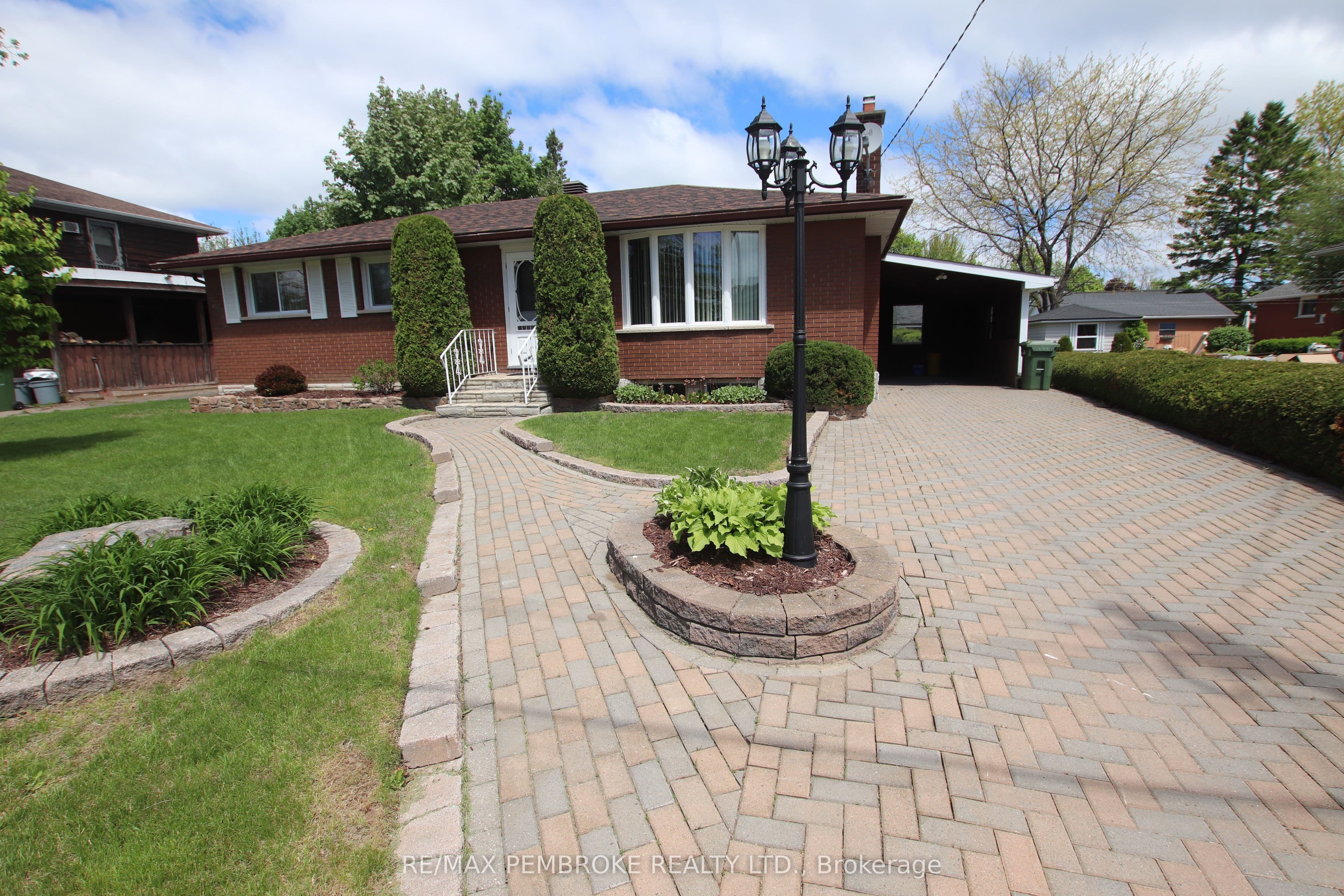 395 Chamberlain Street photo 1