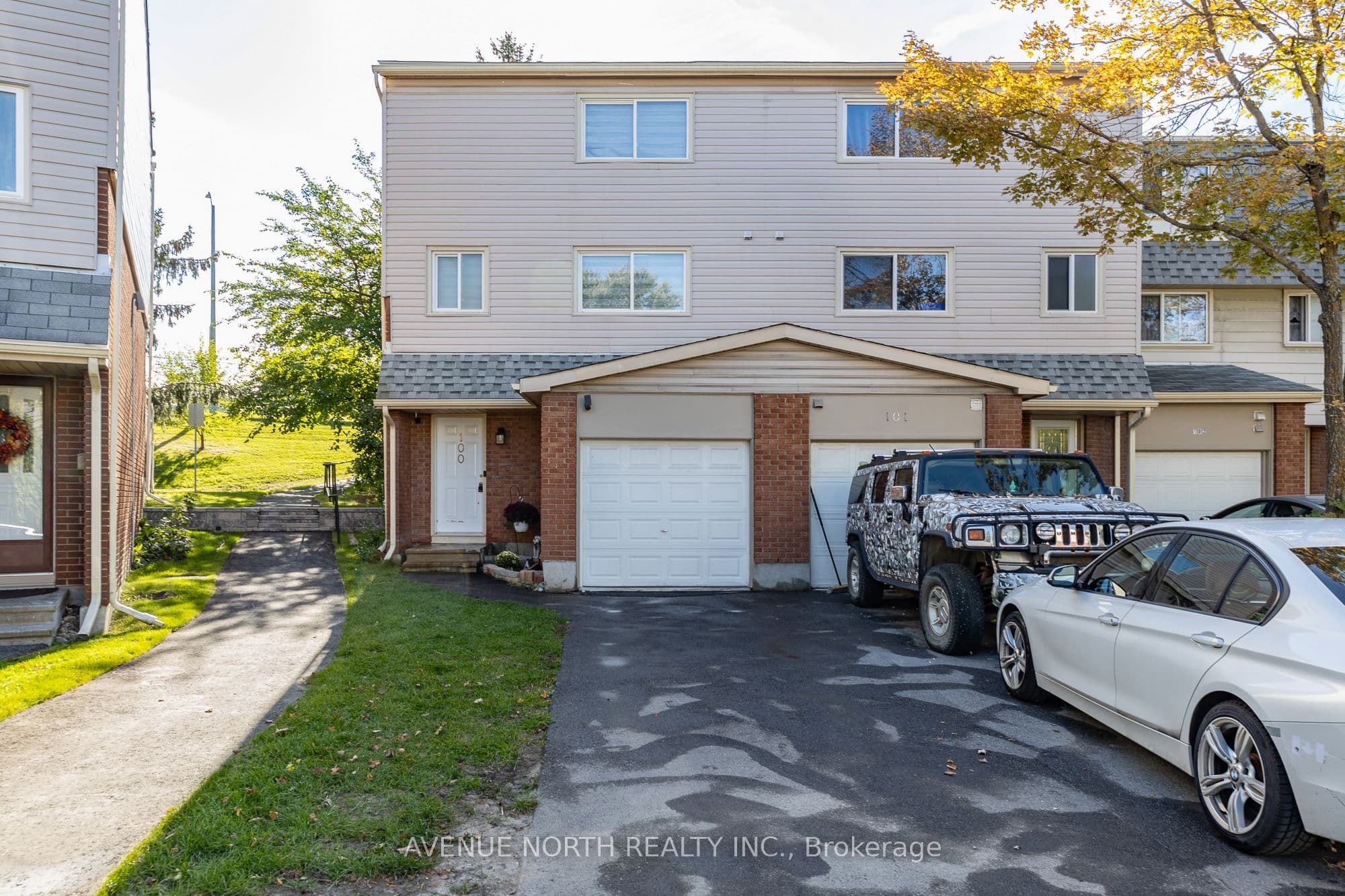 Unit 100 2415 Southvale Crescent photo 1