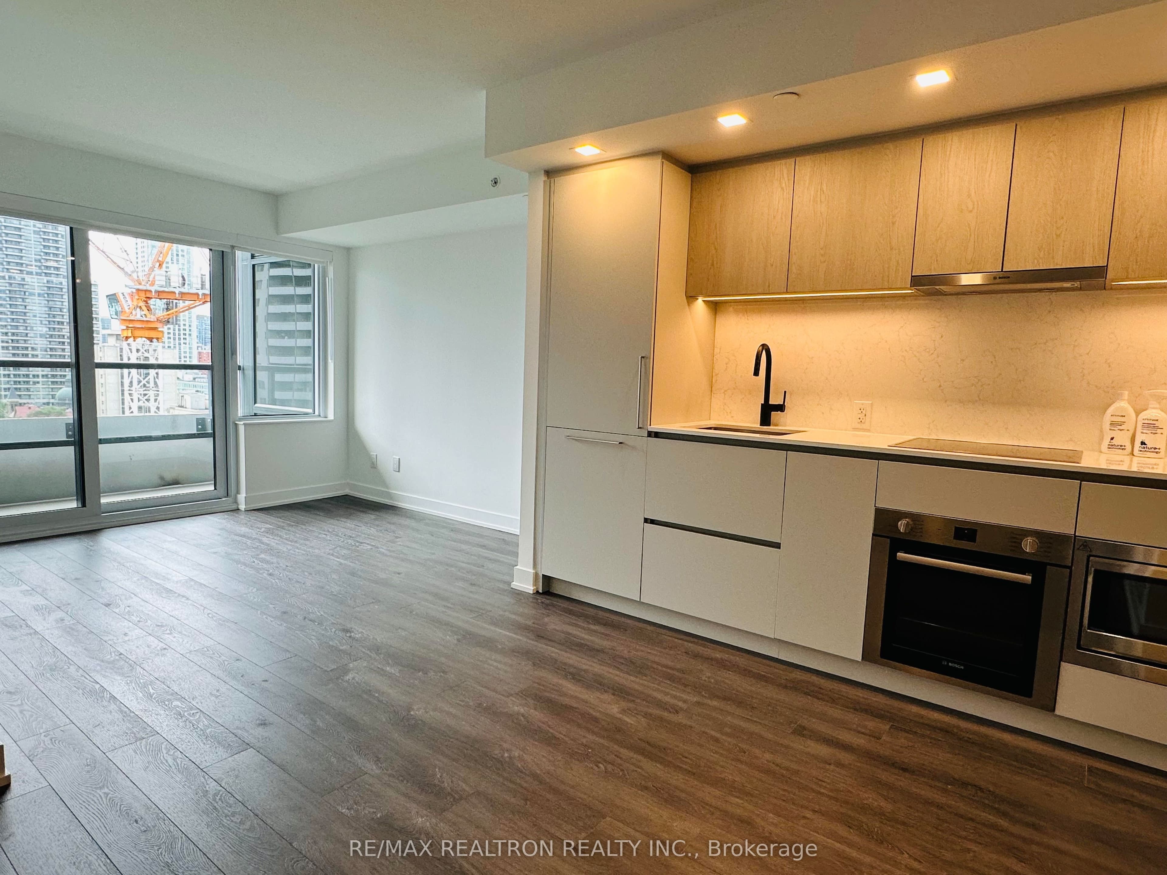 Unit 1201 609 Sherbourne Street photo 1