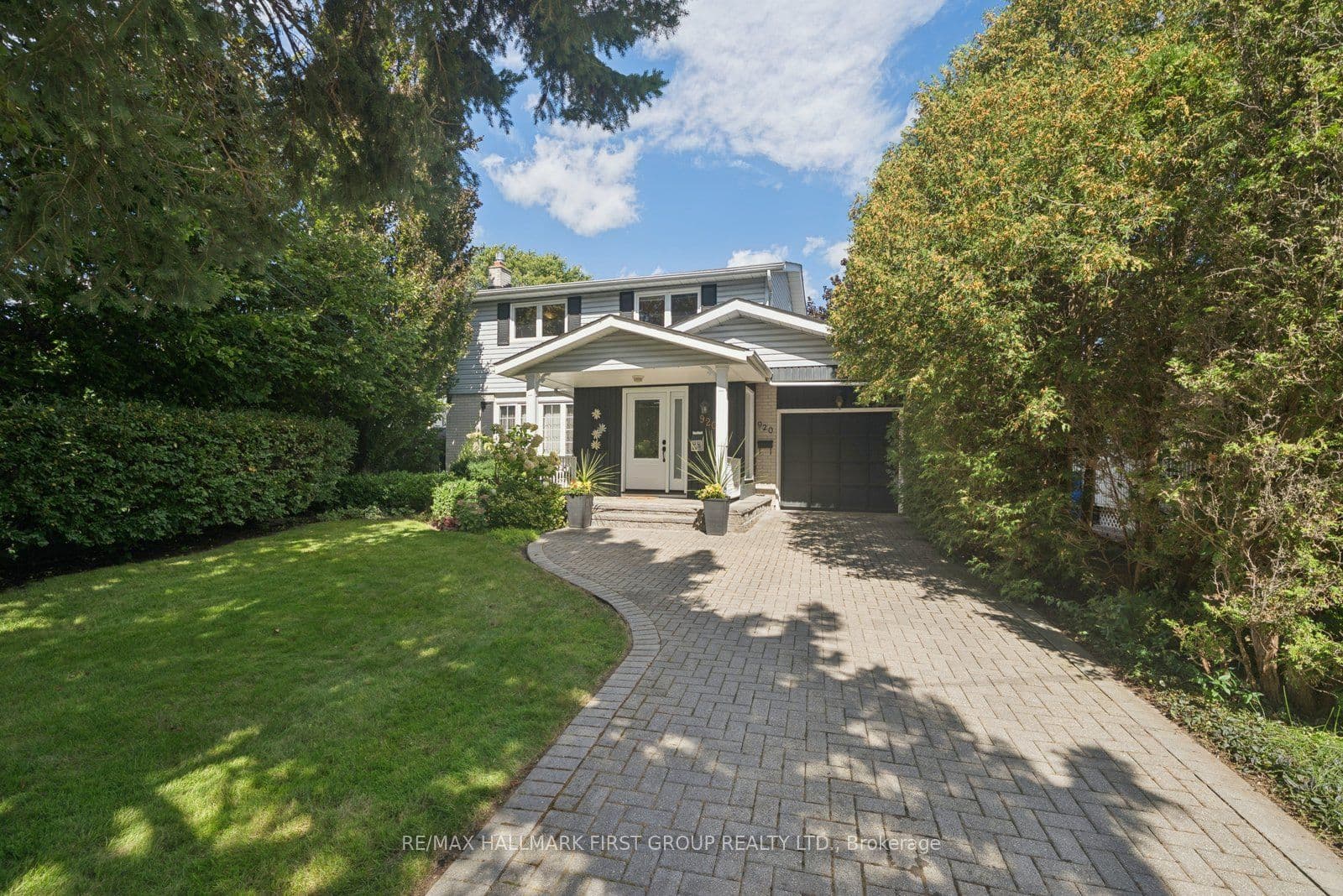 920 Essa Crescent photo 1