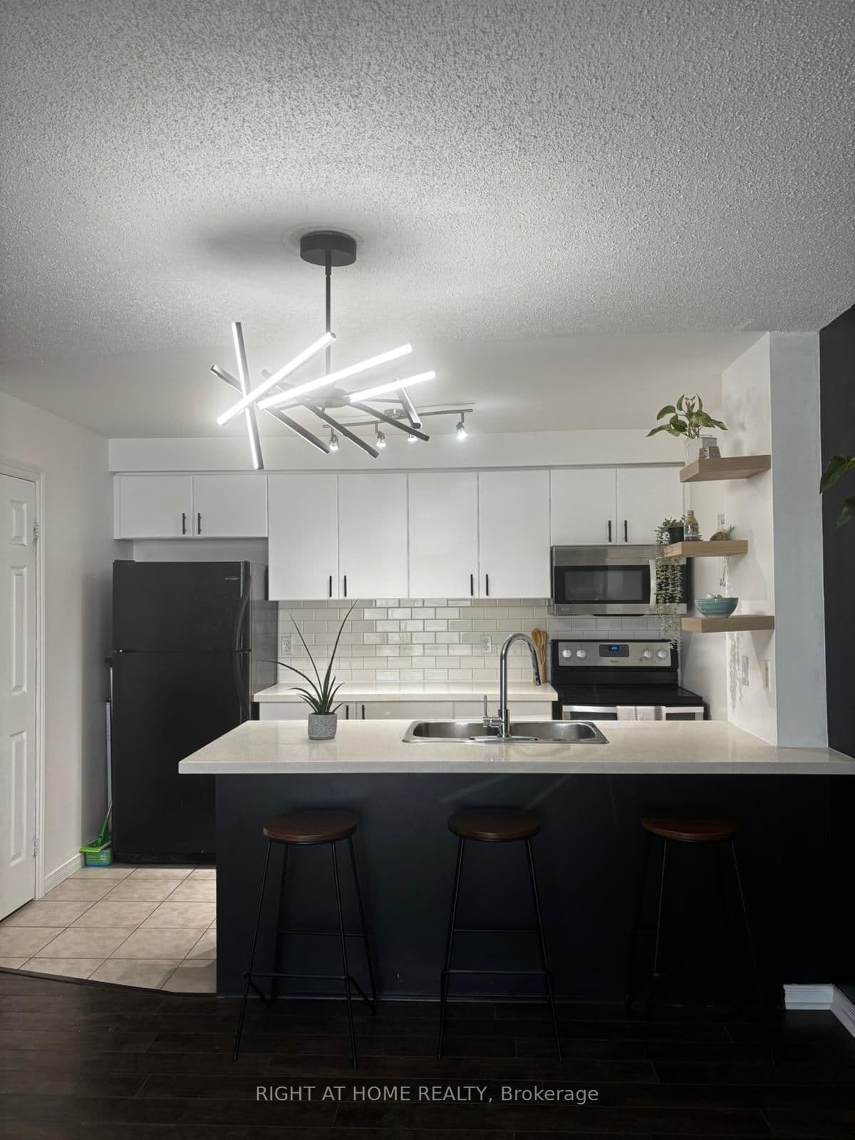 Unit 302 91 Aspen Springs Drive photo 1