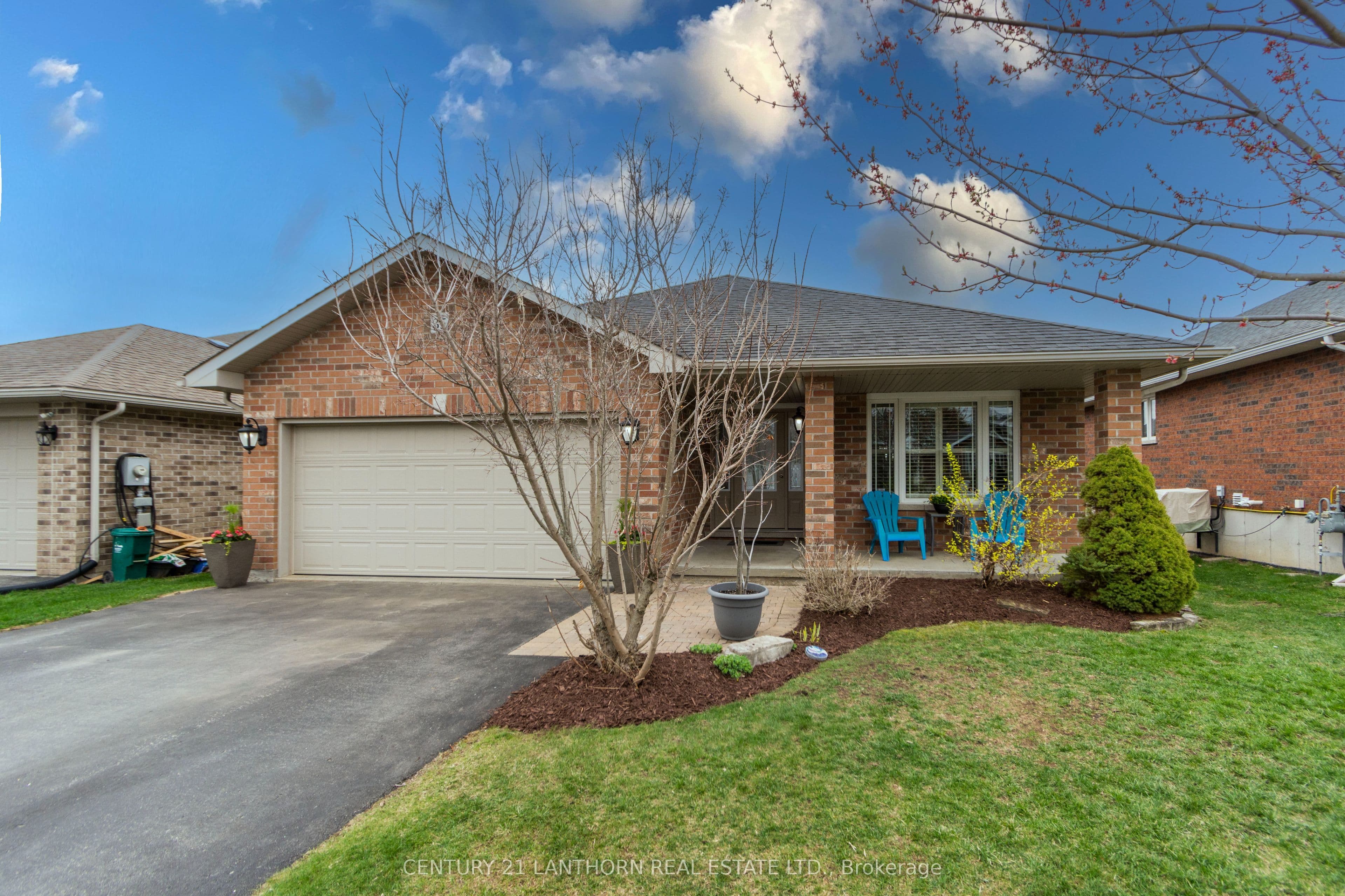 35 Gale Crescent photo 1
