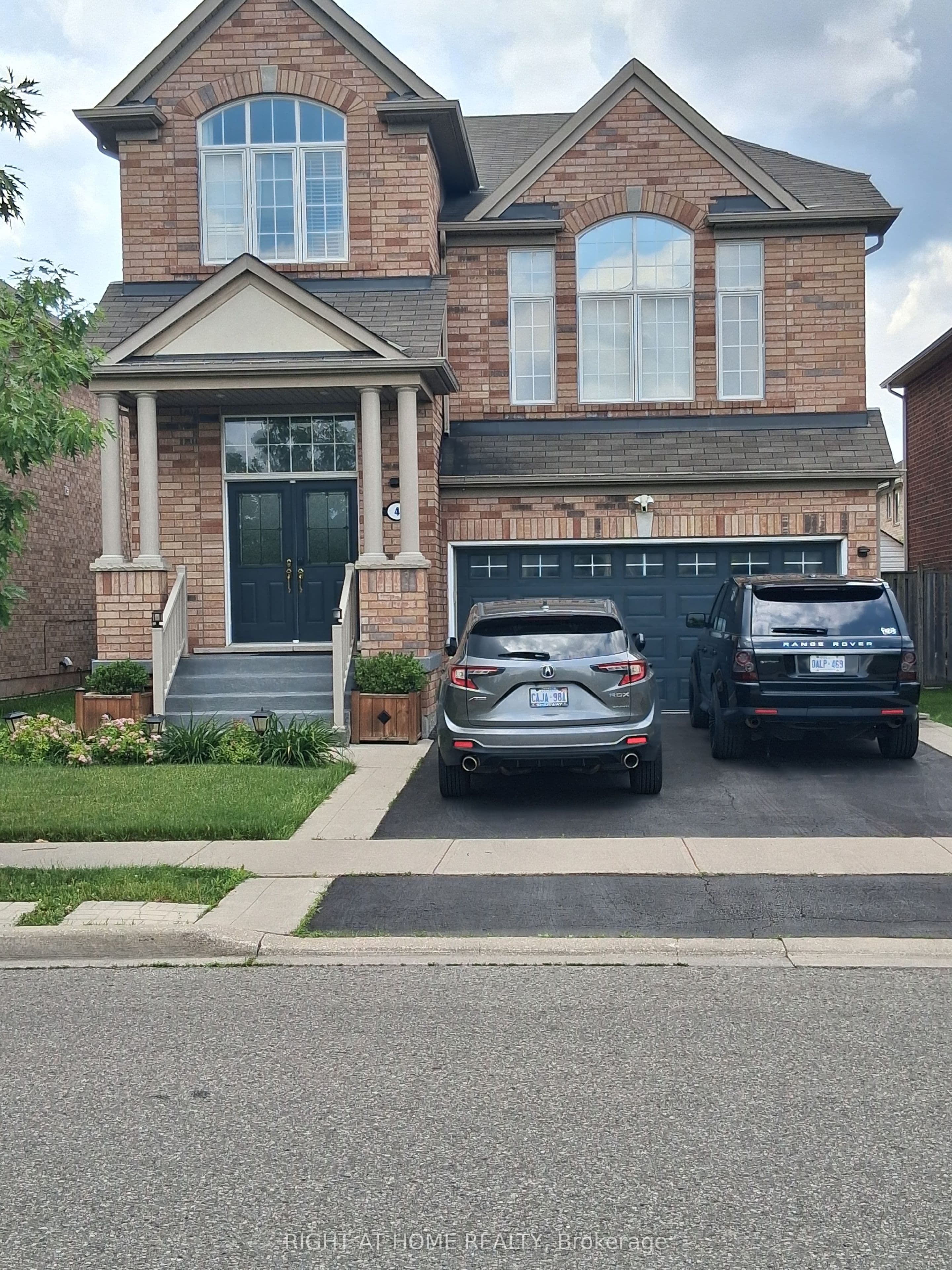 4 Dencor Street photo 1