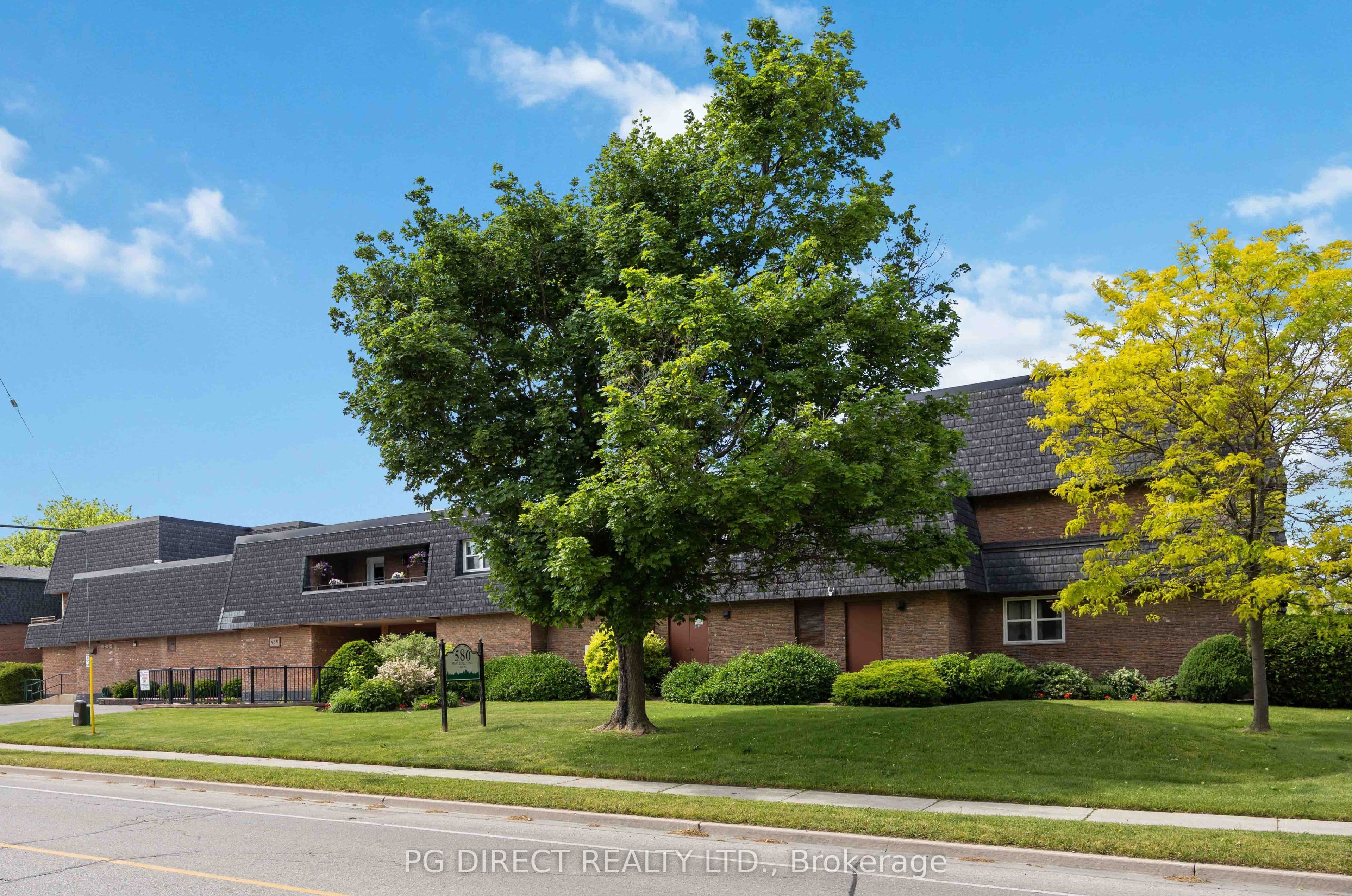 Unit 214 580 Mary Street photo 1