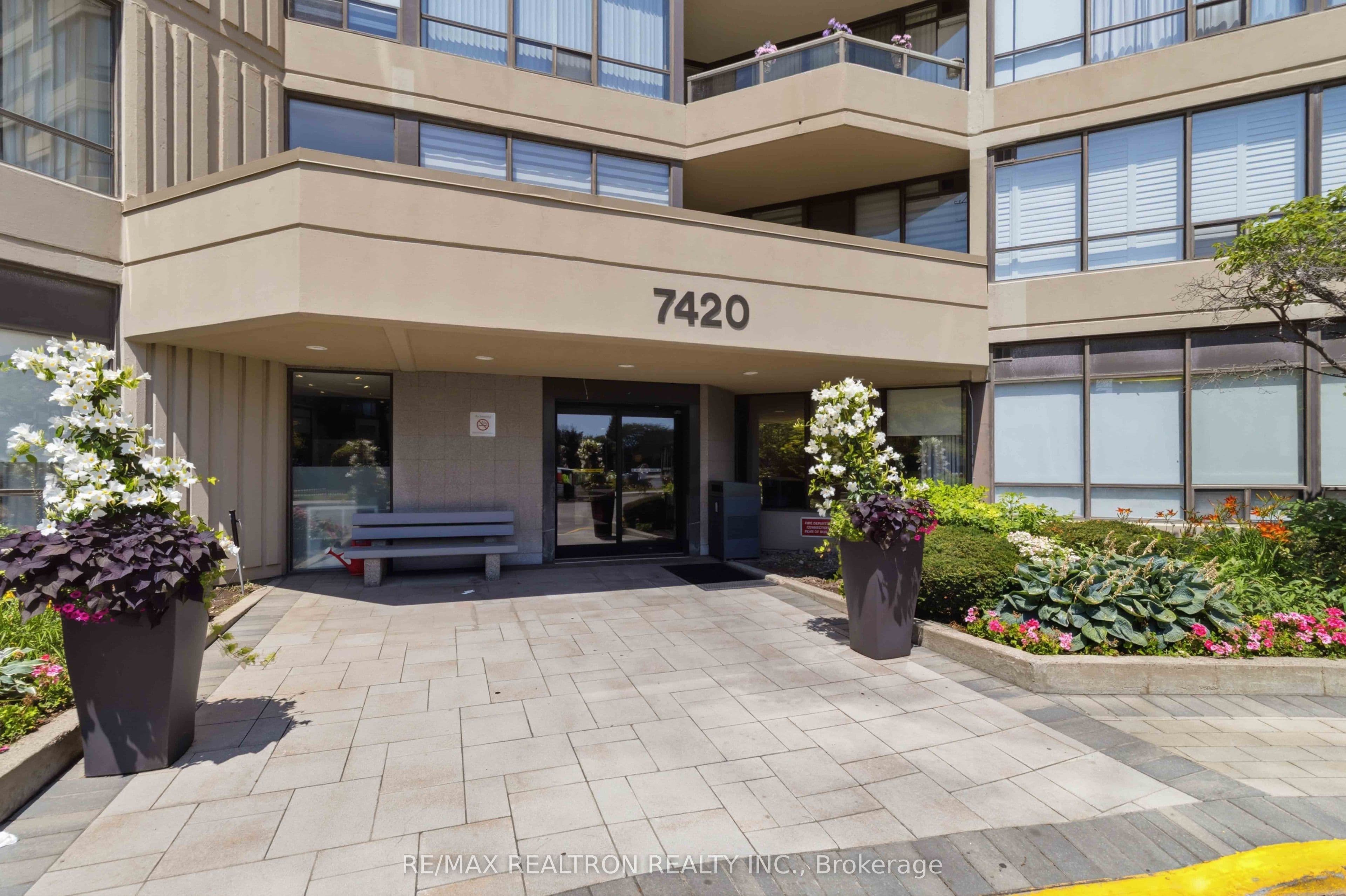 Unit 812 7420 Bathurst Street photo 1