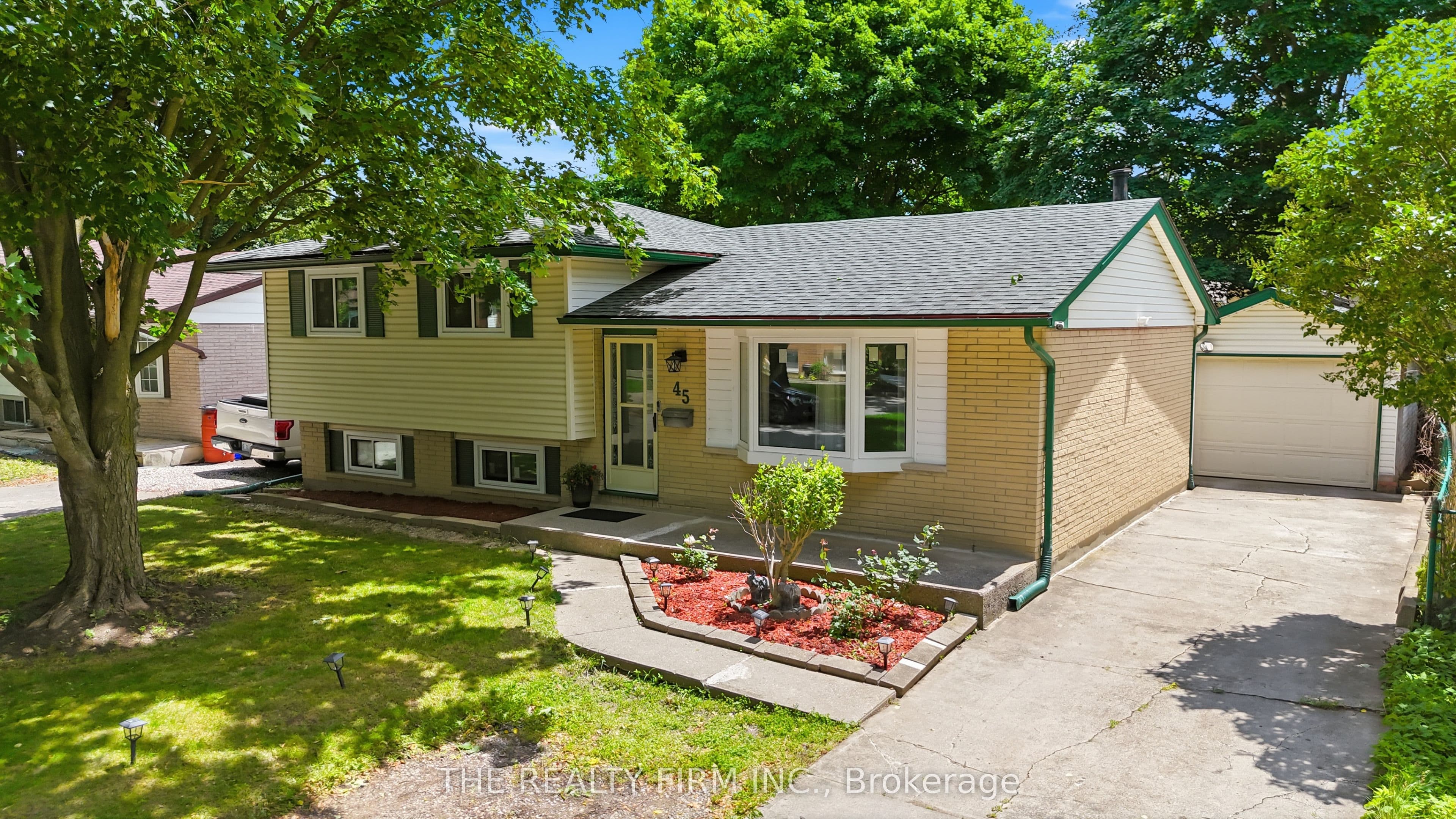45 Amy Crescent photo 1