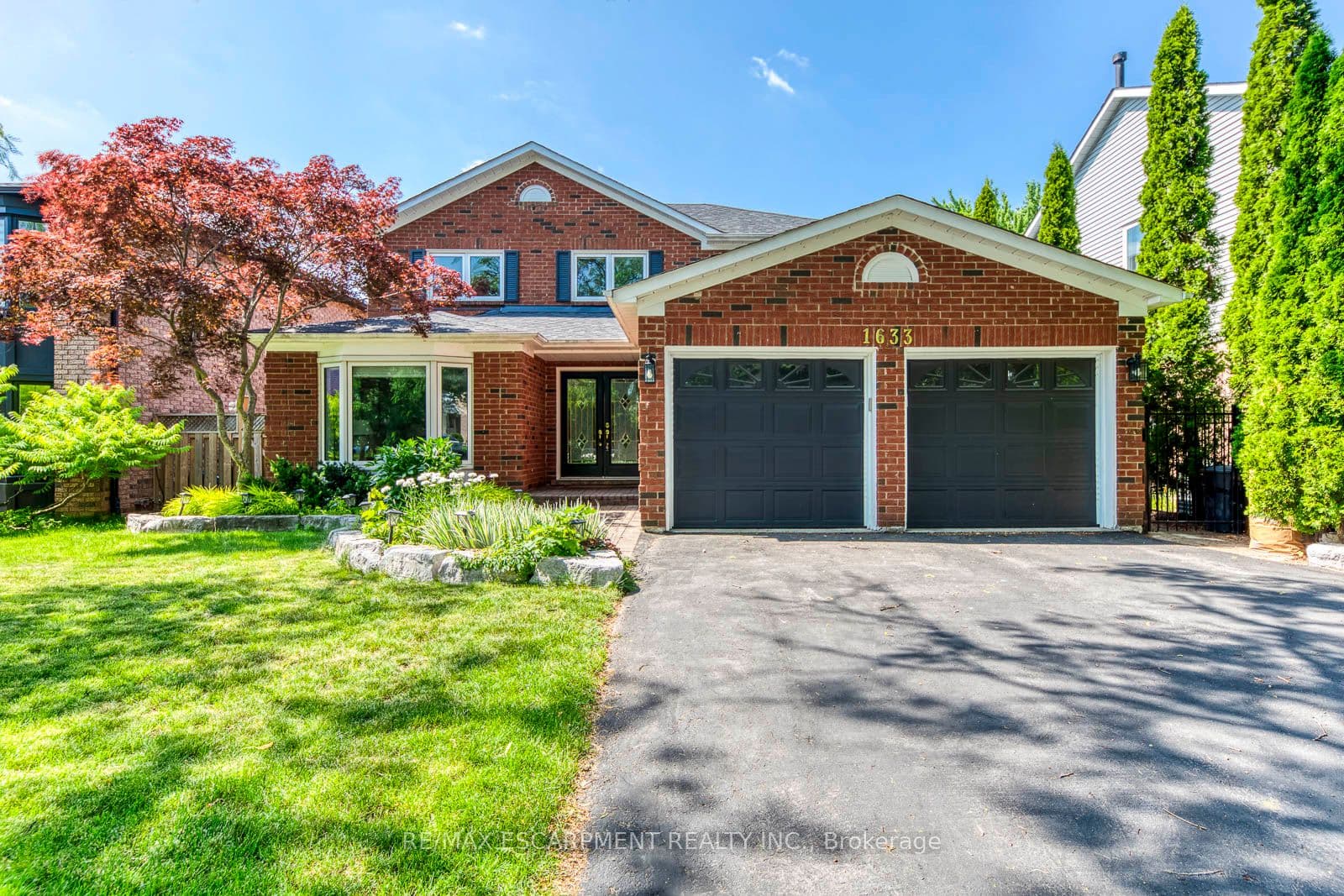 1633 Greenbriar Drive photo 1