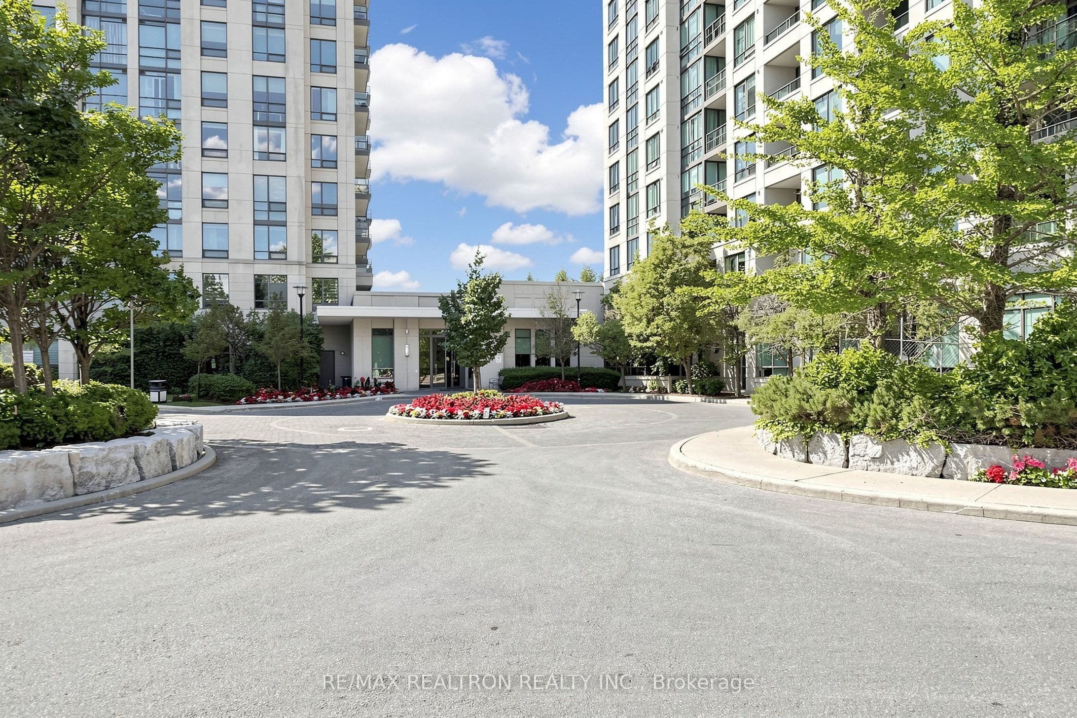 Unit 205 100 Promenade Circle photo 1