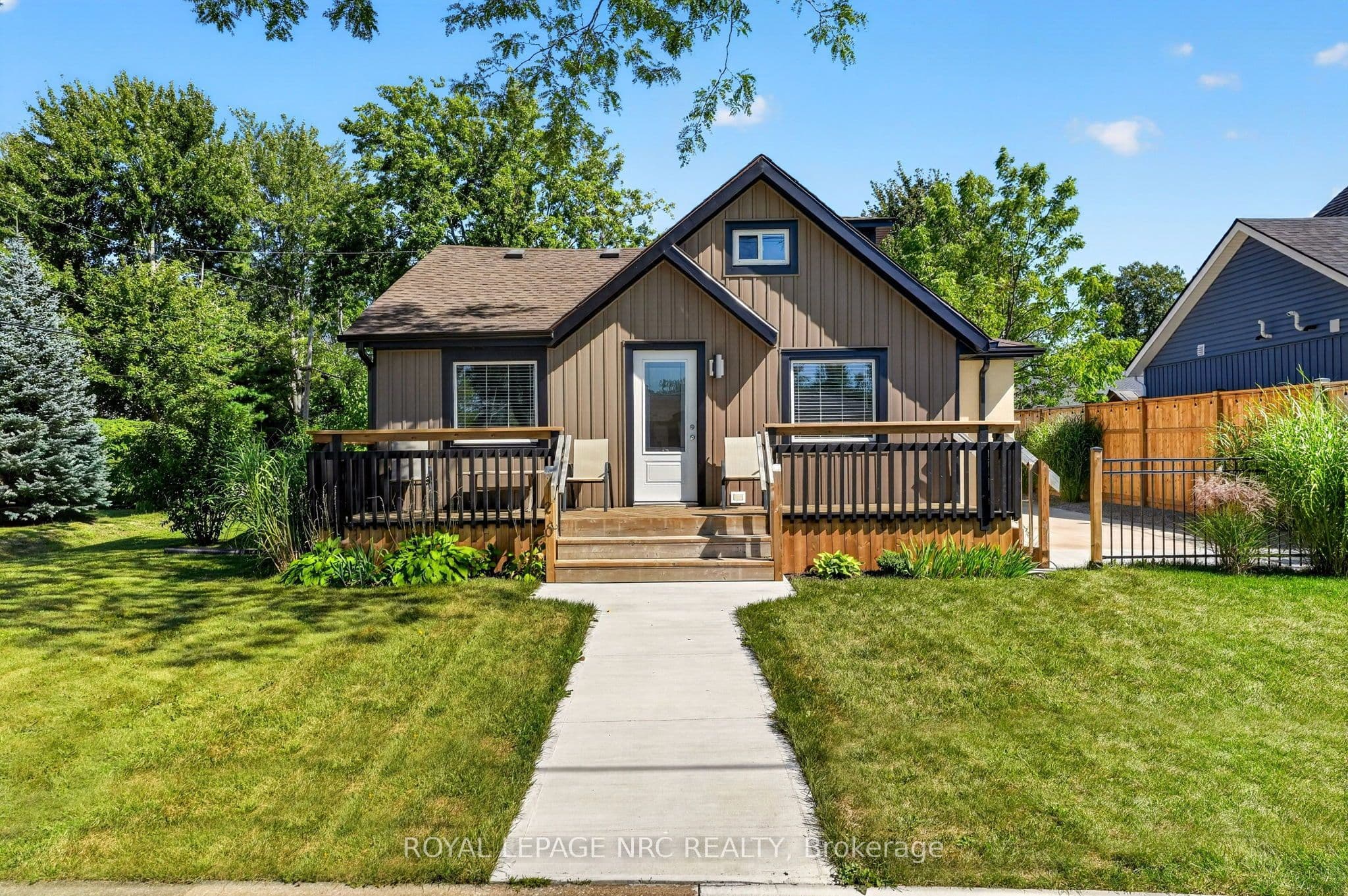 220 ROSEWOOD Avenue photo 1