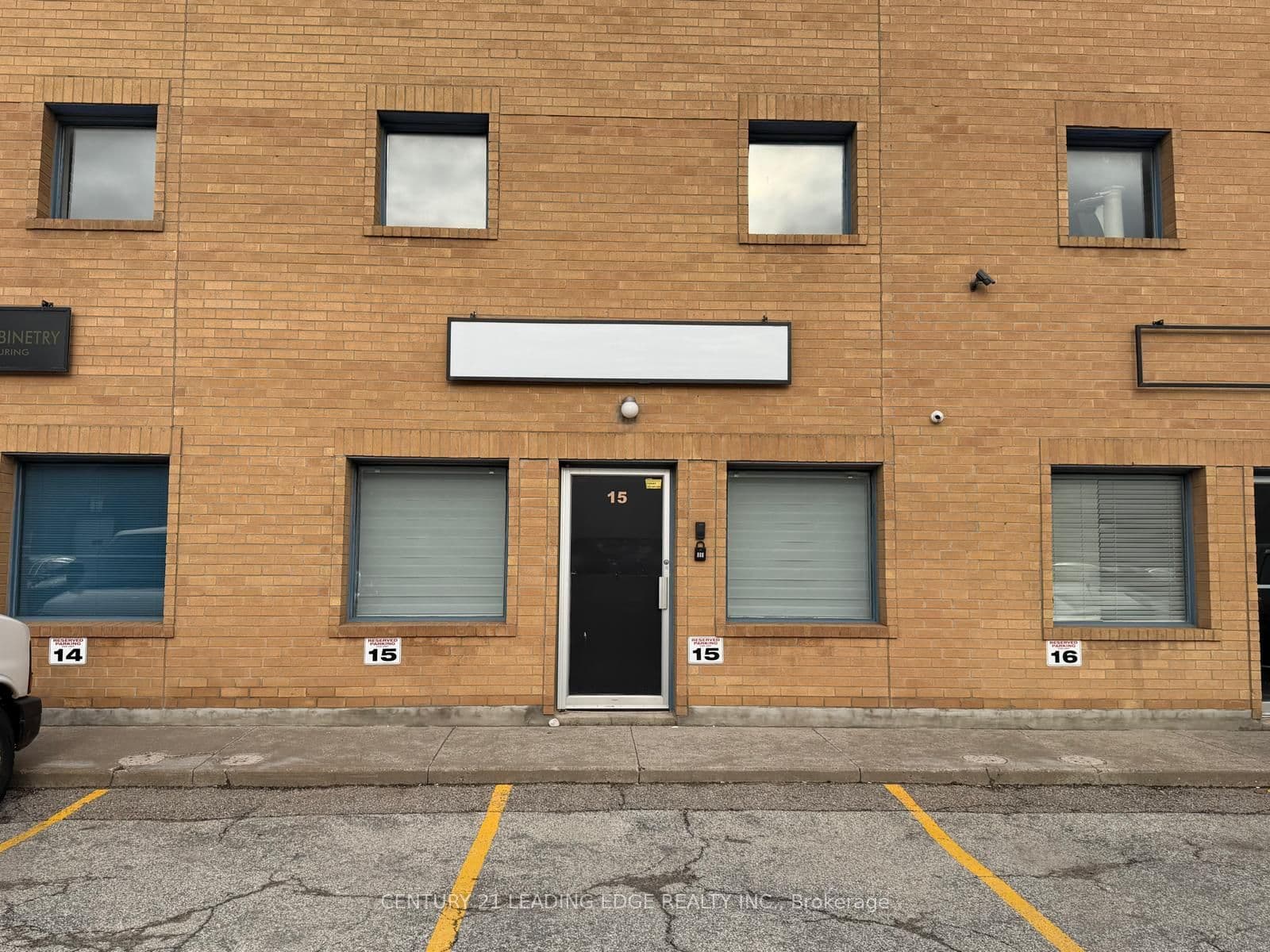 Unit 15 167 Applewood Crescent photo 1