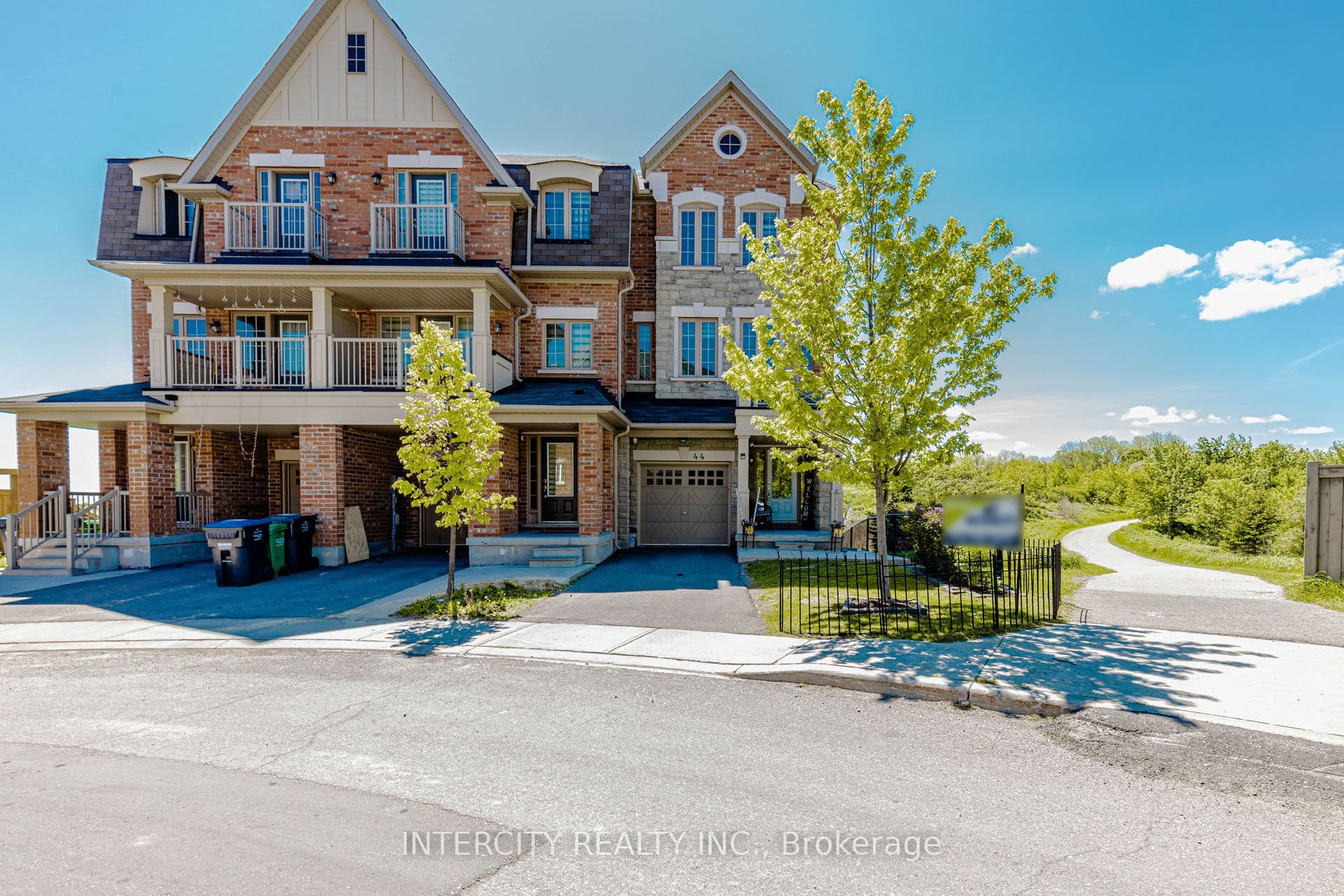 44 Shiff Crescent photo 1