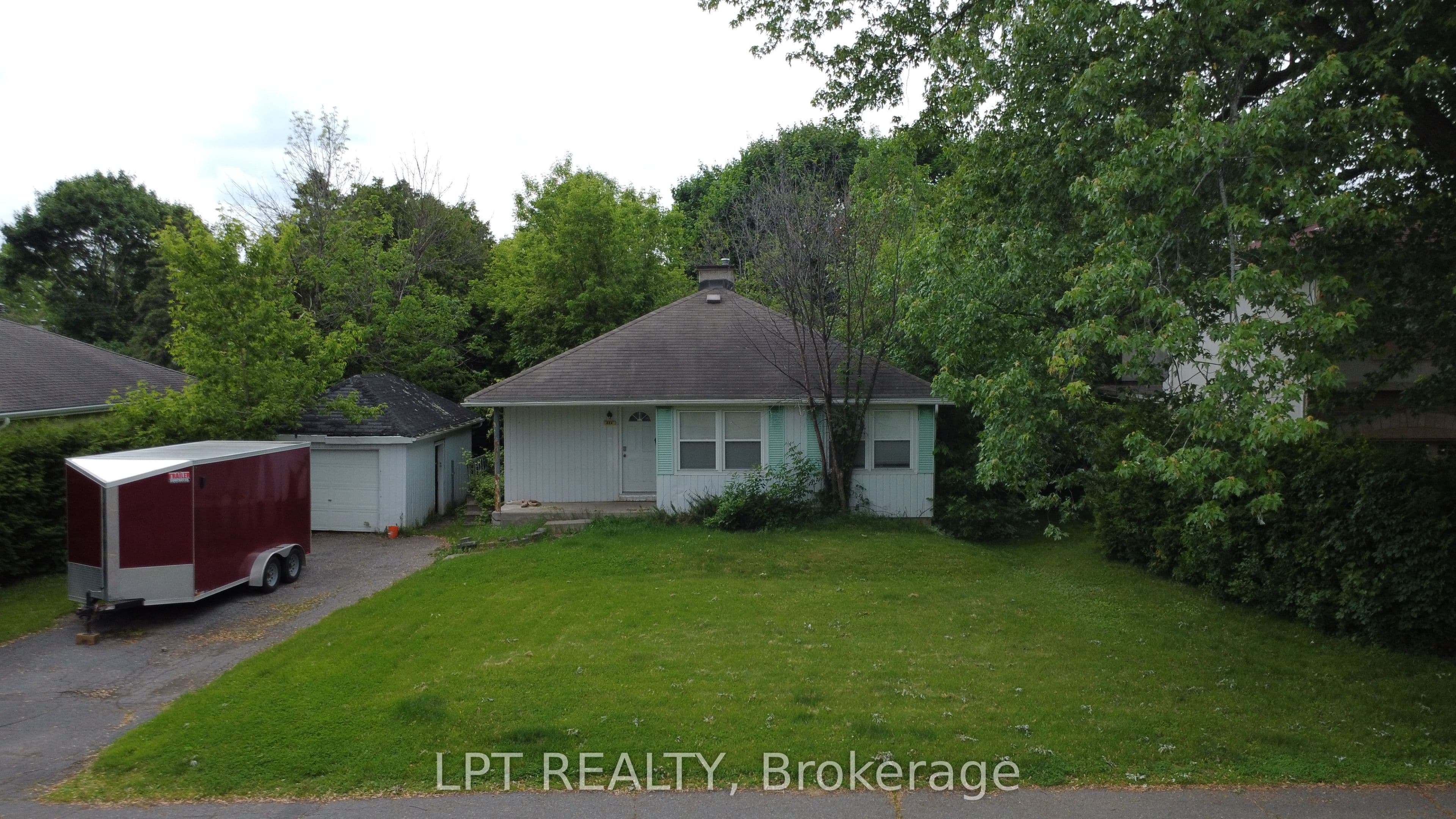 868 Mountainview Avenue photo 1