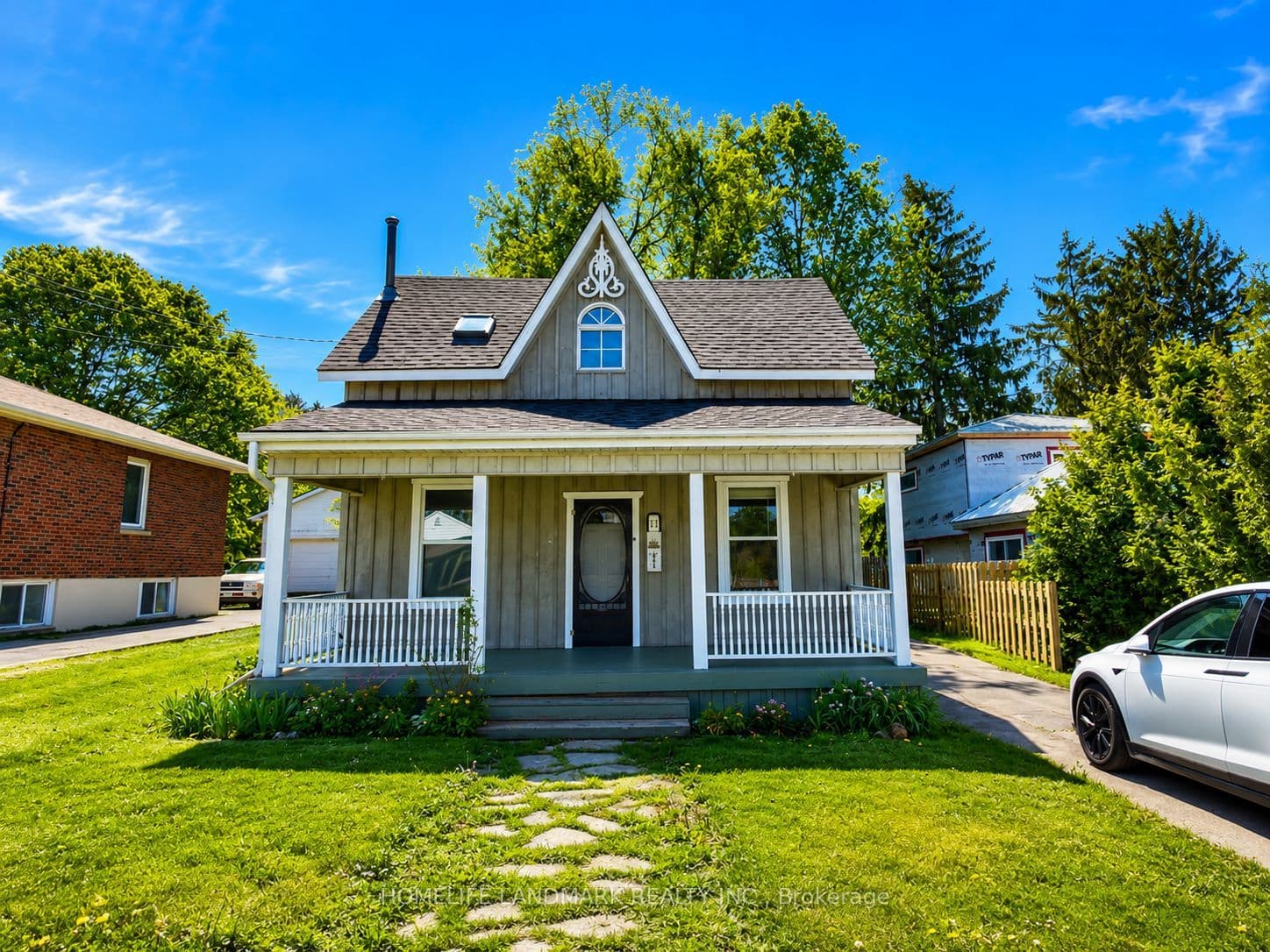 111 Penetang Street photo 1