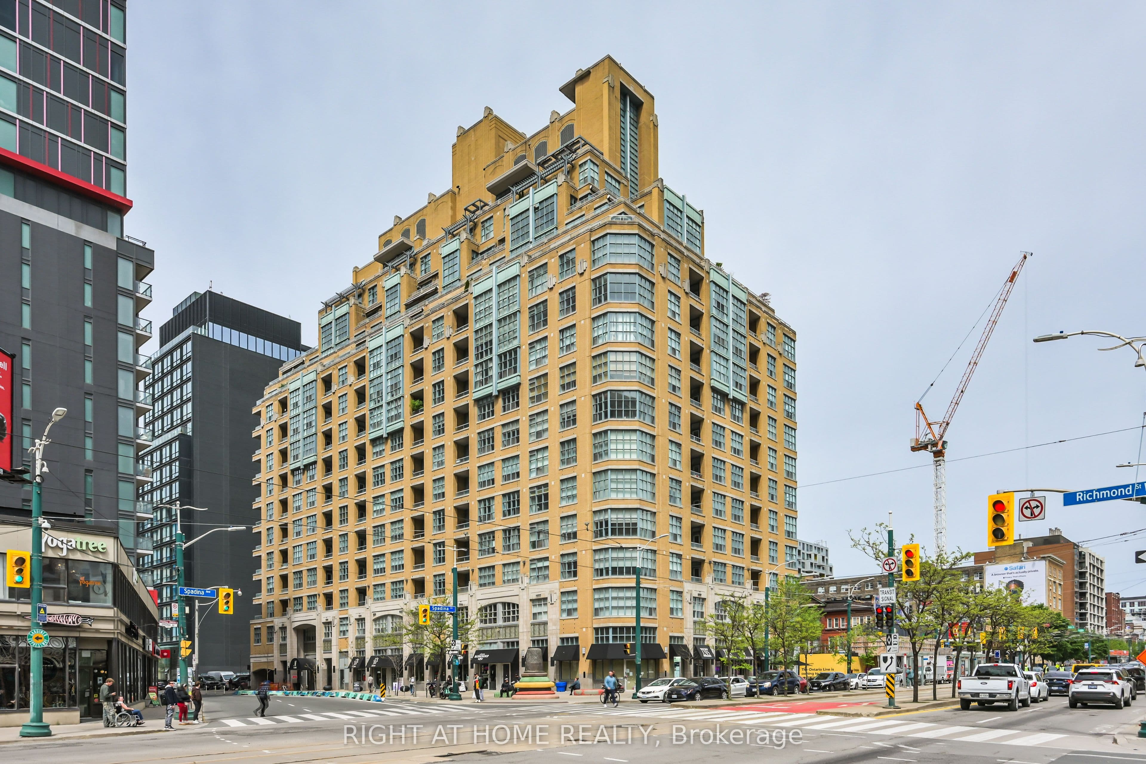 Unit 621 438 Richmond Street photo 1