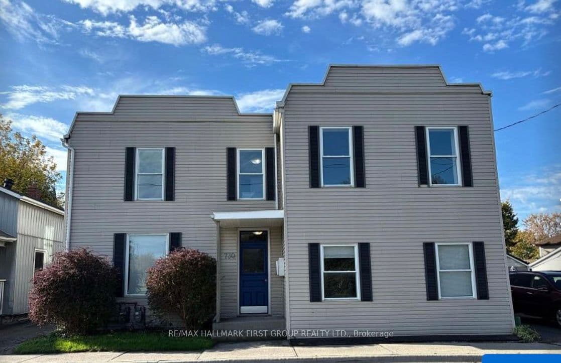 Unit 4 730 Simcoe Street photo 1