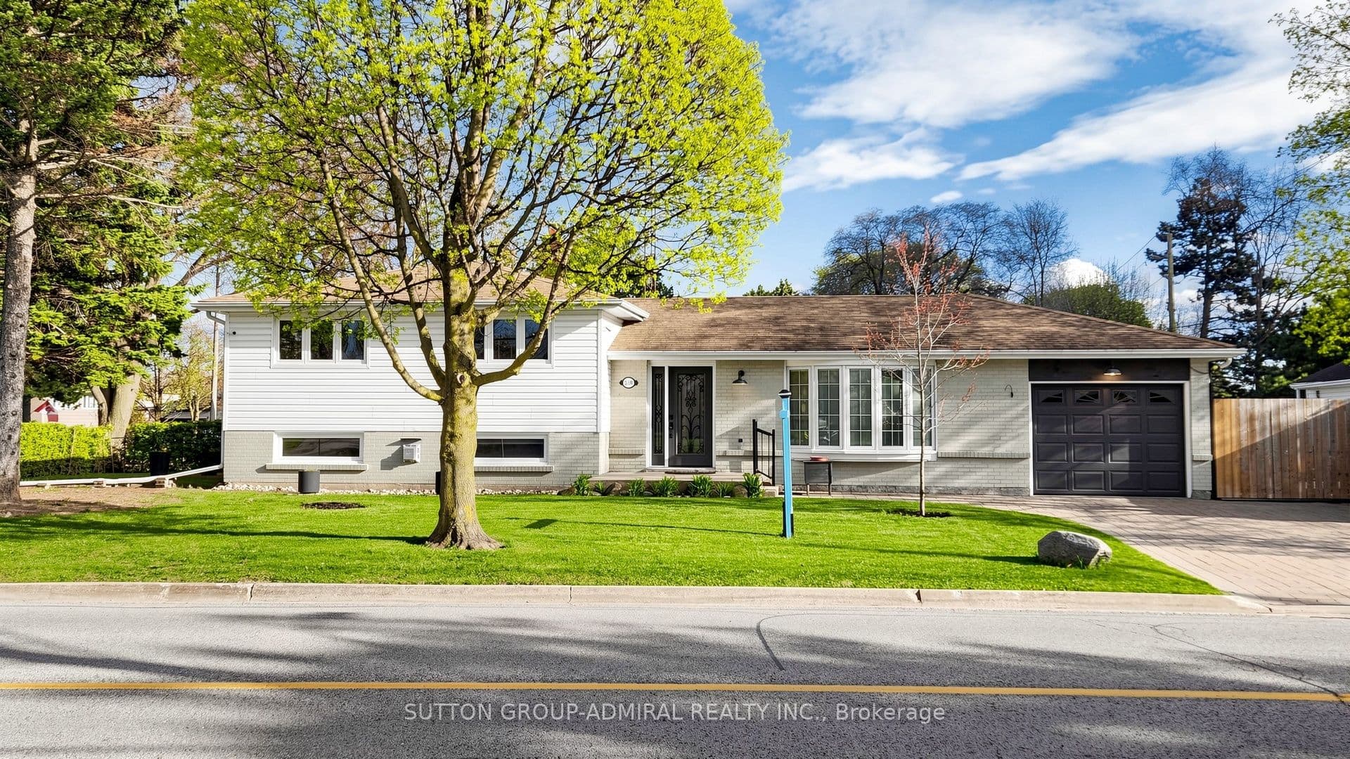 218 Bay Thorn Drive photo 1