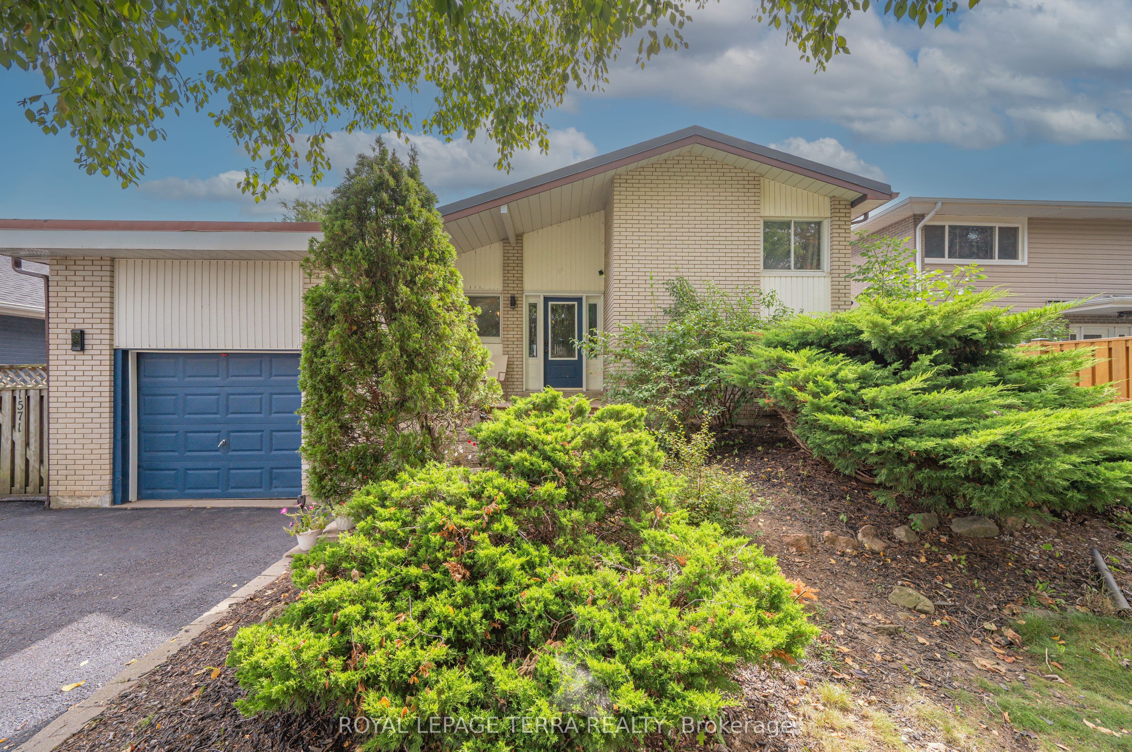 1571 Lewisham Drive photo 1