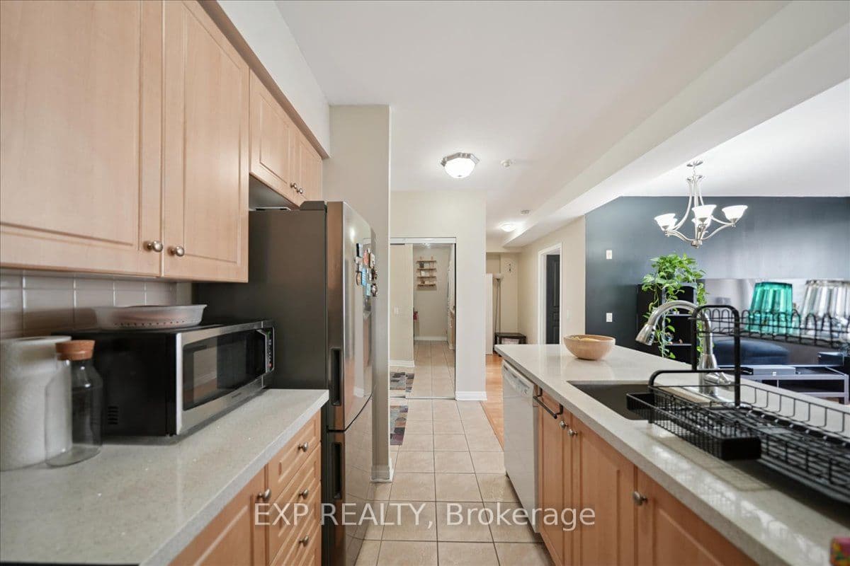 Unit 519 1415 Lawrence Avenue photo 1